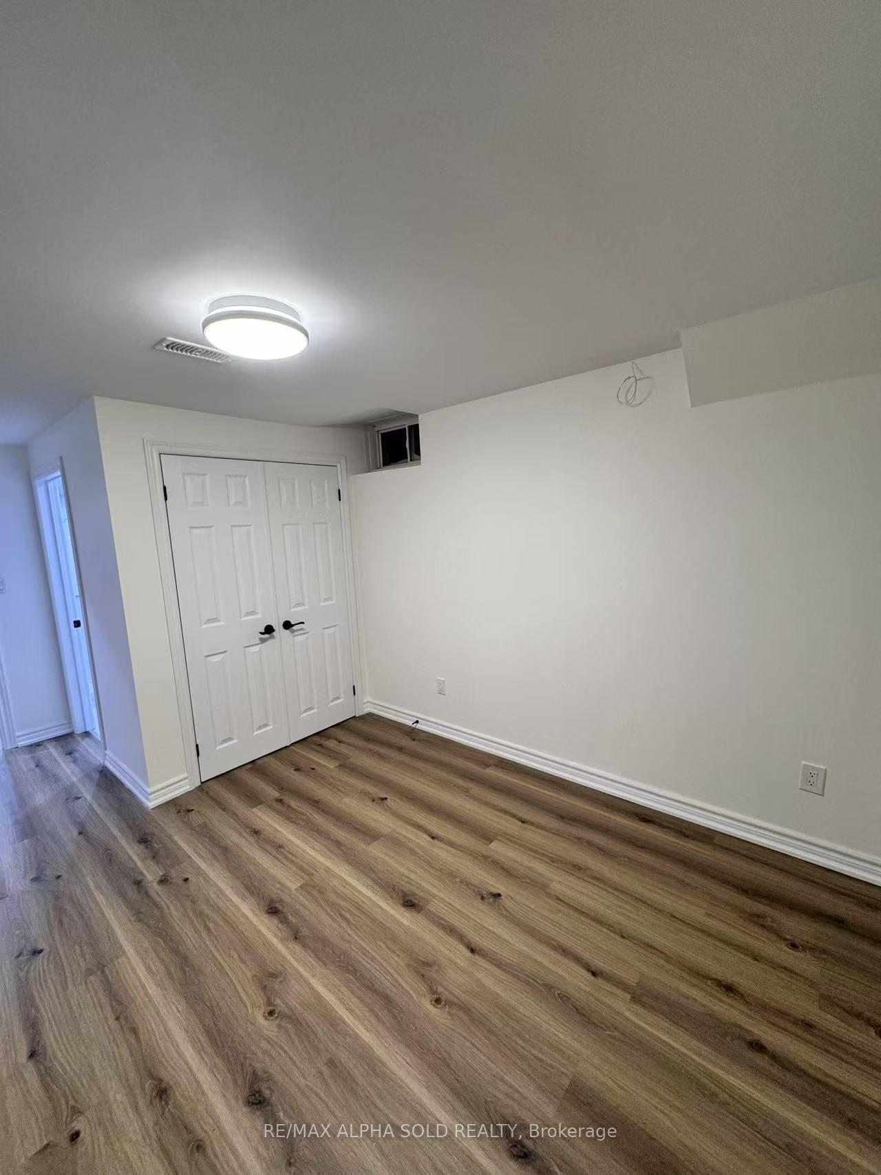 Photo 9 of 13 Yarl Drive, Markham, Middlefield — HOMEH