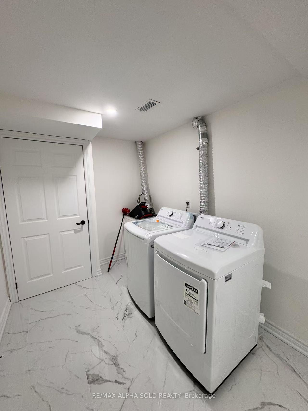 Photo 19 of 13 Yarl Drive, Markham, Middlefield — HOMEH