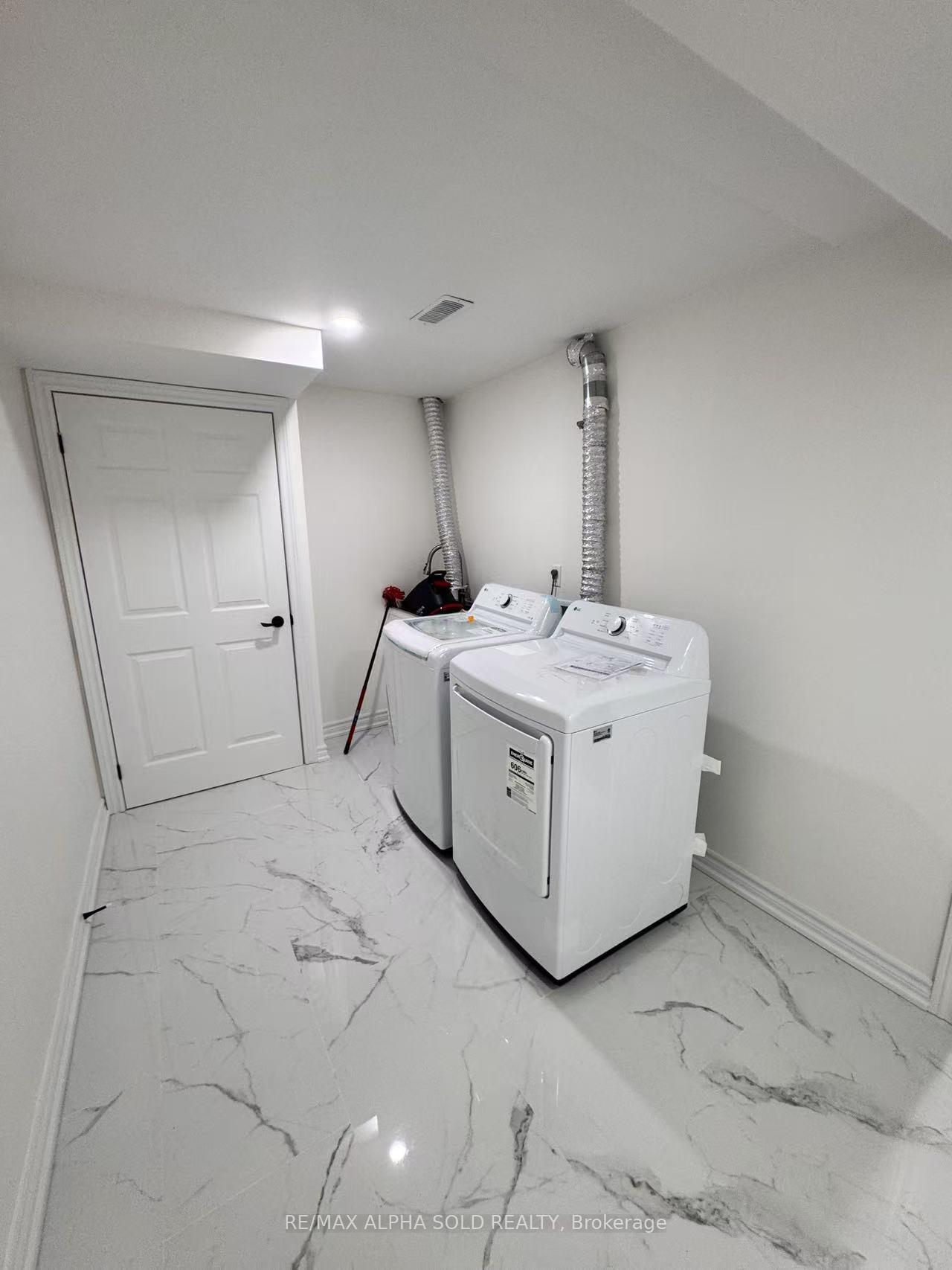 Photo 20 of 13 Yarl Drive, Markham, Middlefield — HOMEH