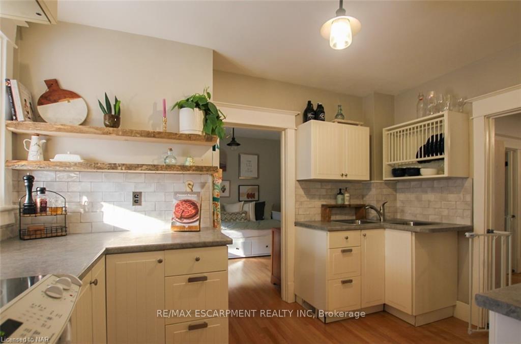 Photo 8 of 179 Paling Avenue, Hamilton, Homeside — HOMEH