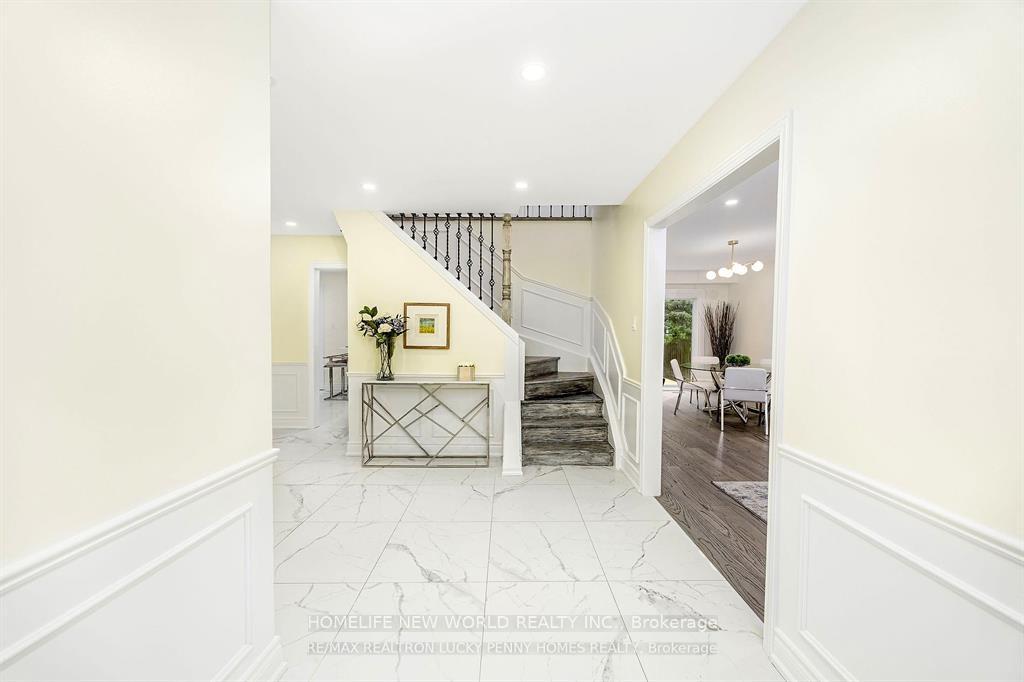 Photo 3 of 46 Summerfeldt Crescent, Markham, Unionville — HOMEH