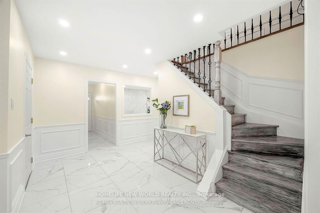 Photo 4 of 46 Summerfeldt Crescent, Markham, Unionville — HOMEH