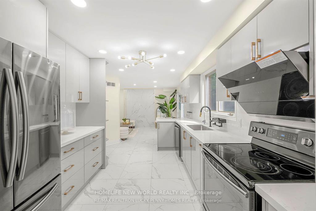 Photo 6 of 46 Summerfeldt Crescent, Markham, Unionville — HOMEH