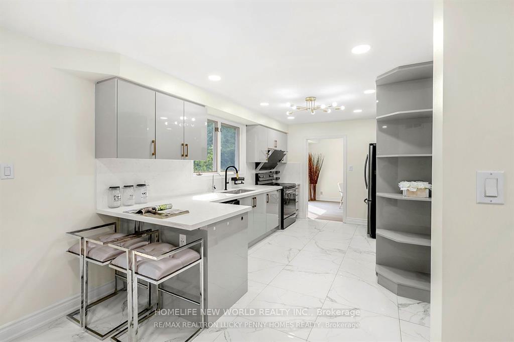 Photo 7 of 46 Summerfeldt Crescent, Markham, Unionville — HOMEH