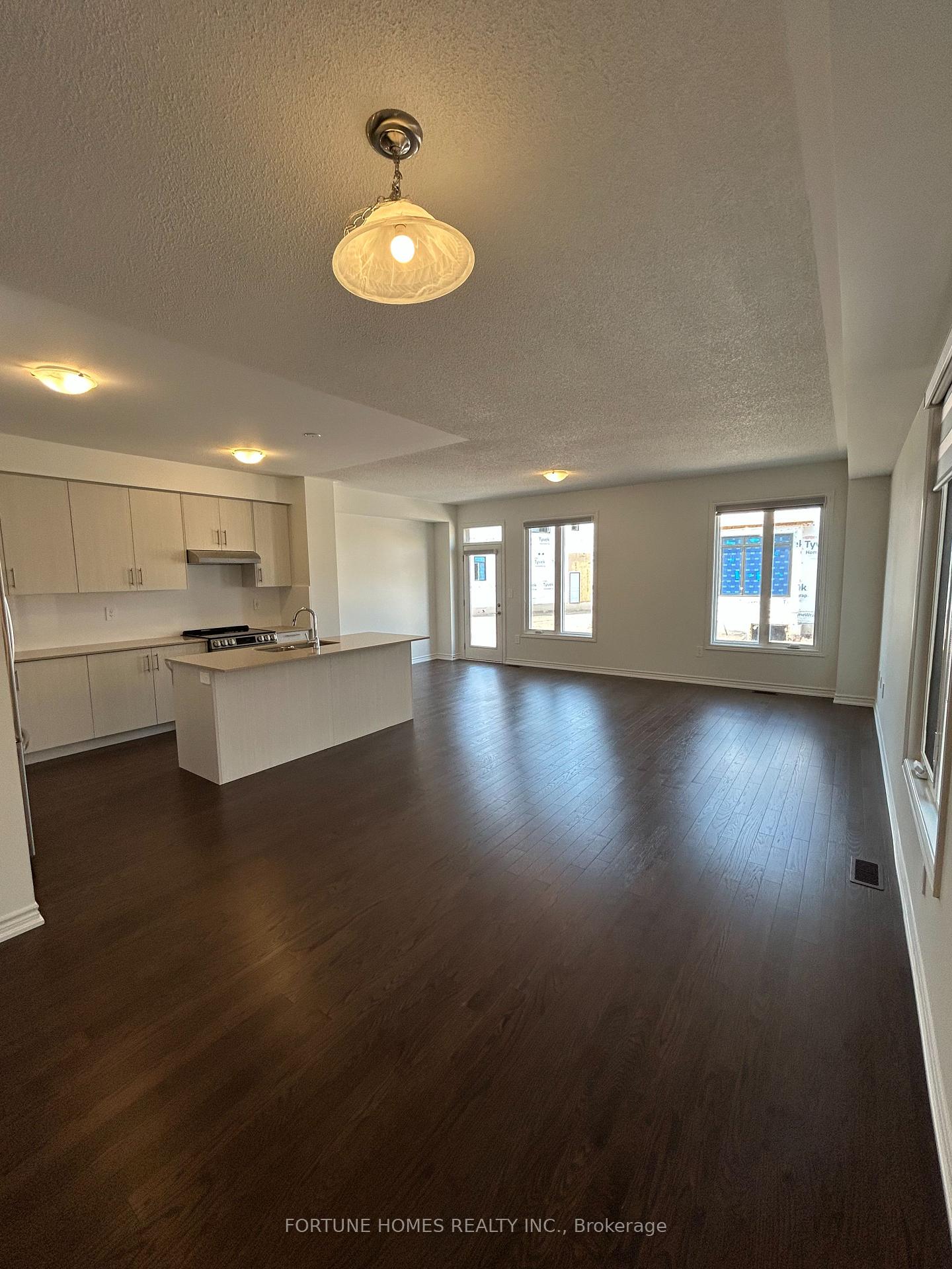 Photo 4 of 313 Bergamot Avenue, Milton, Walker — HOMEH