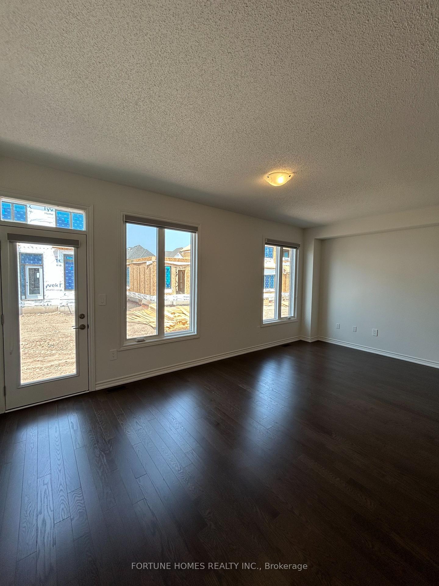 Photo 7 of 313 Bergamot Avenue, Milton, Walker — HOMEH