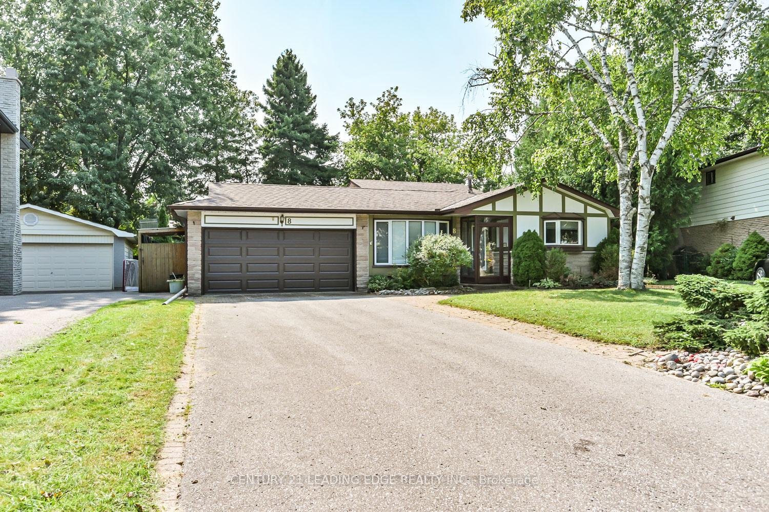 Photo 2 of 8 Sir Brandiles Place, Markham, Markham Village — HOMEH