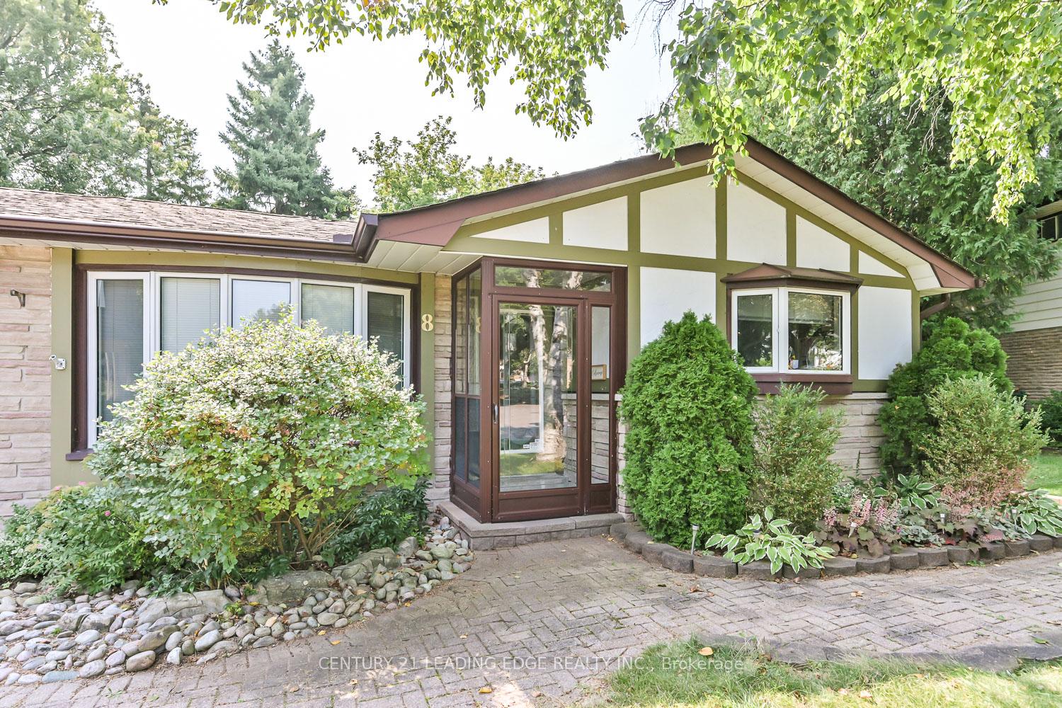 Photo 3 of 8 Sir Brandiles Place, Markham, Markham Village — HOMEH