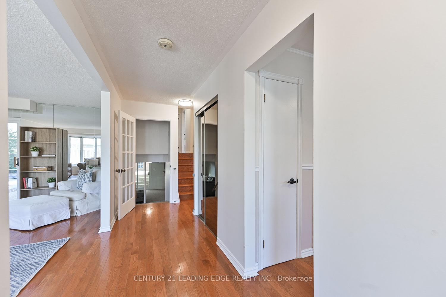 Photo 5 of 8 Sir Brandiles Place, Markham, Markham Village — HOMEH
