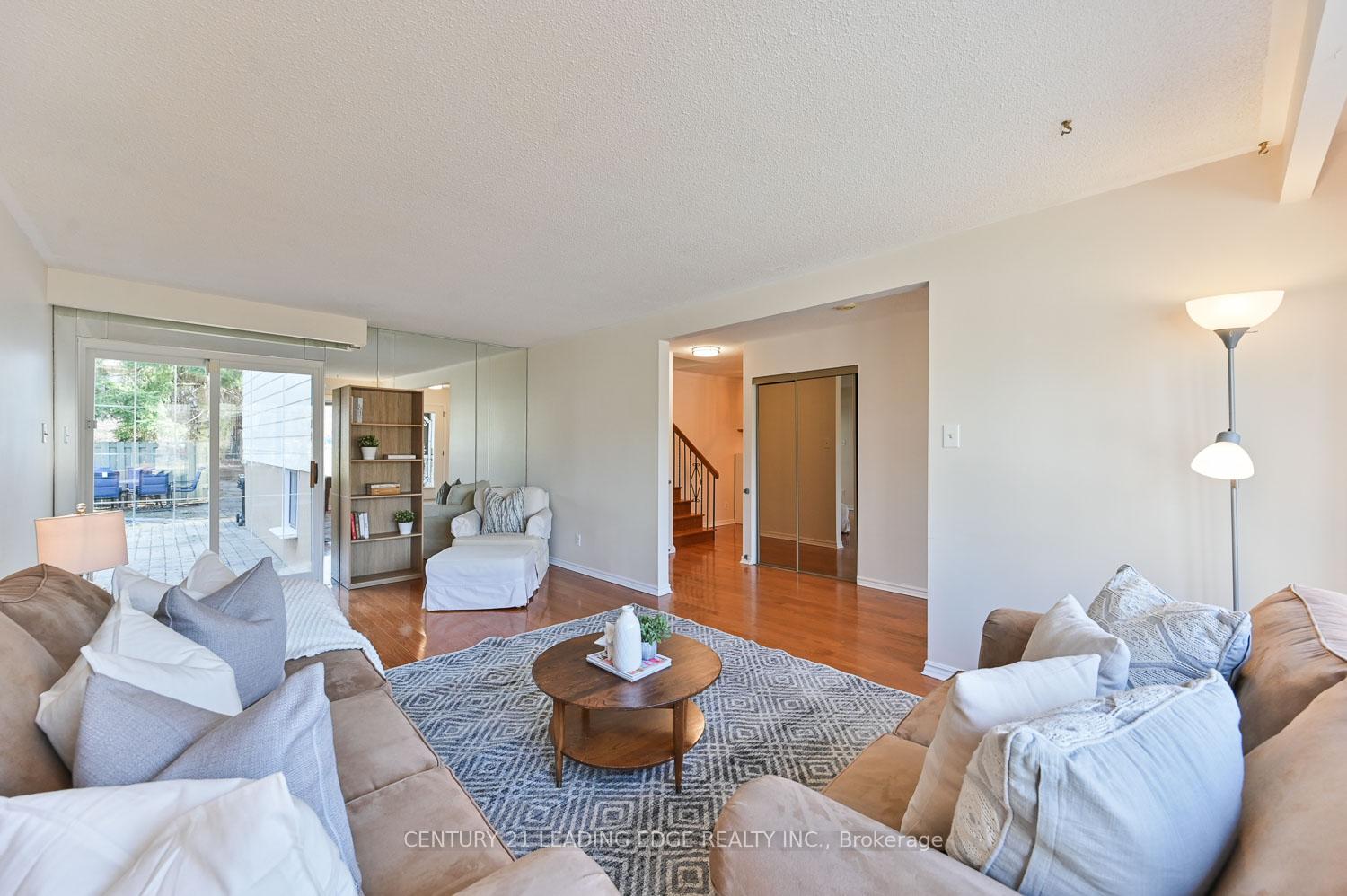 Photo 9 of 8 Sir Brandiles Place, Markham, Markham Village — HOMEH