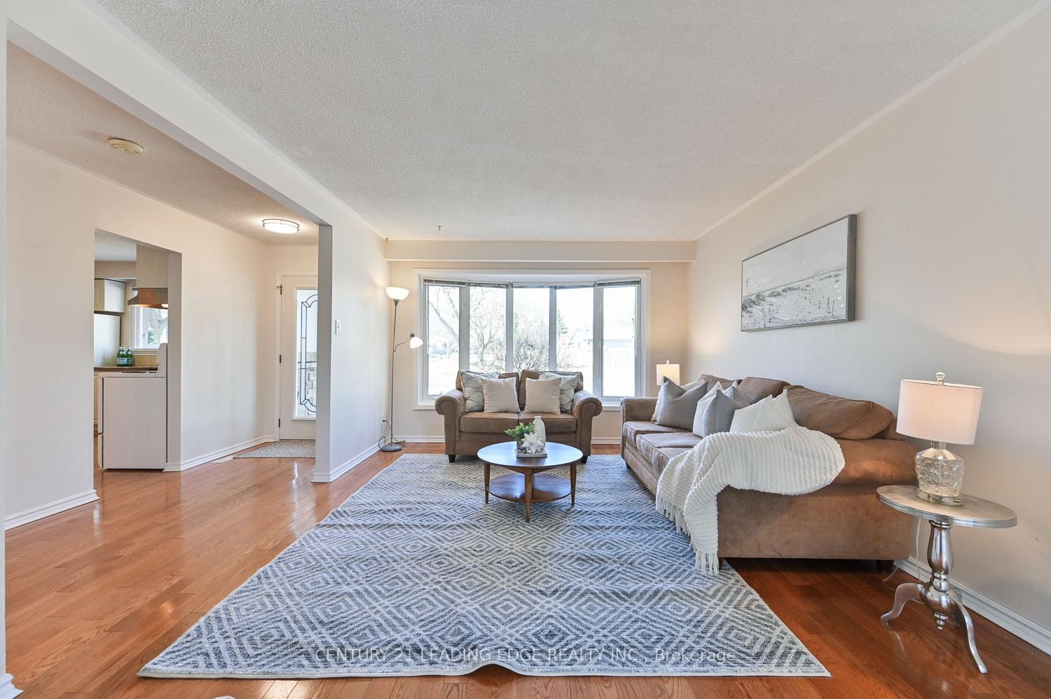 Photo 10 of 8 Sir Brandiles Place, Markham, Markham Village — HOMEH