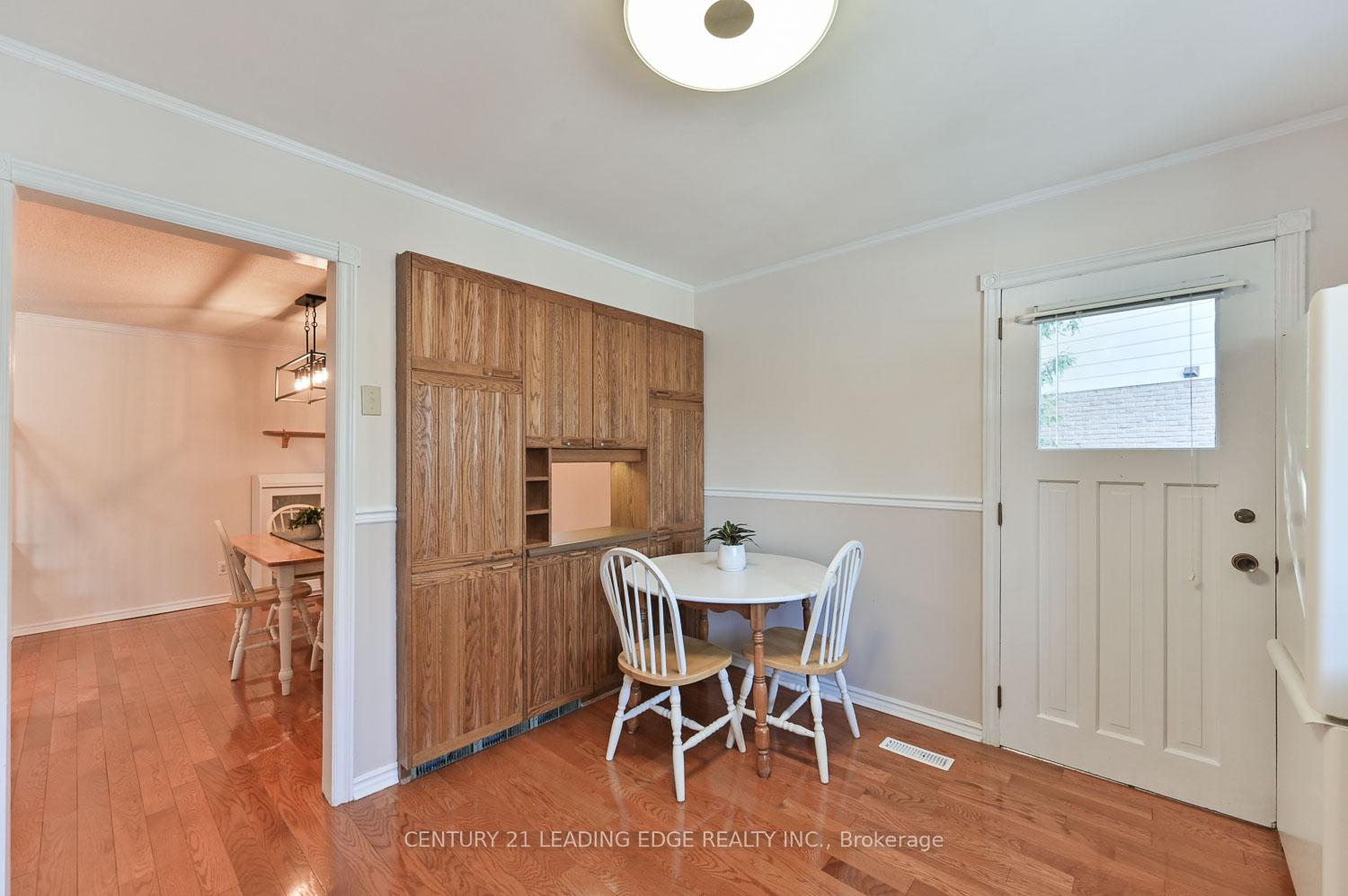 Photo 12 of 8 Sir Brandiles Place, Markham, Markham Village — HOMEH