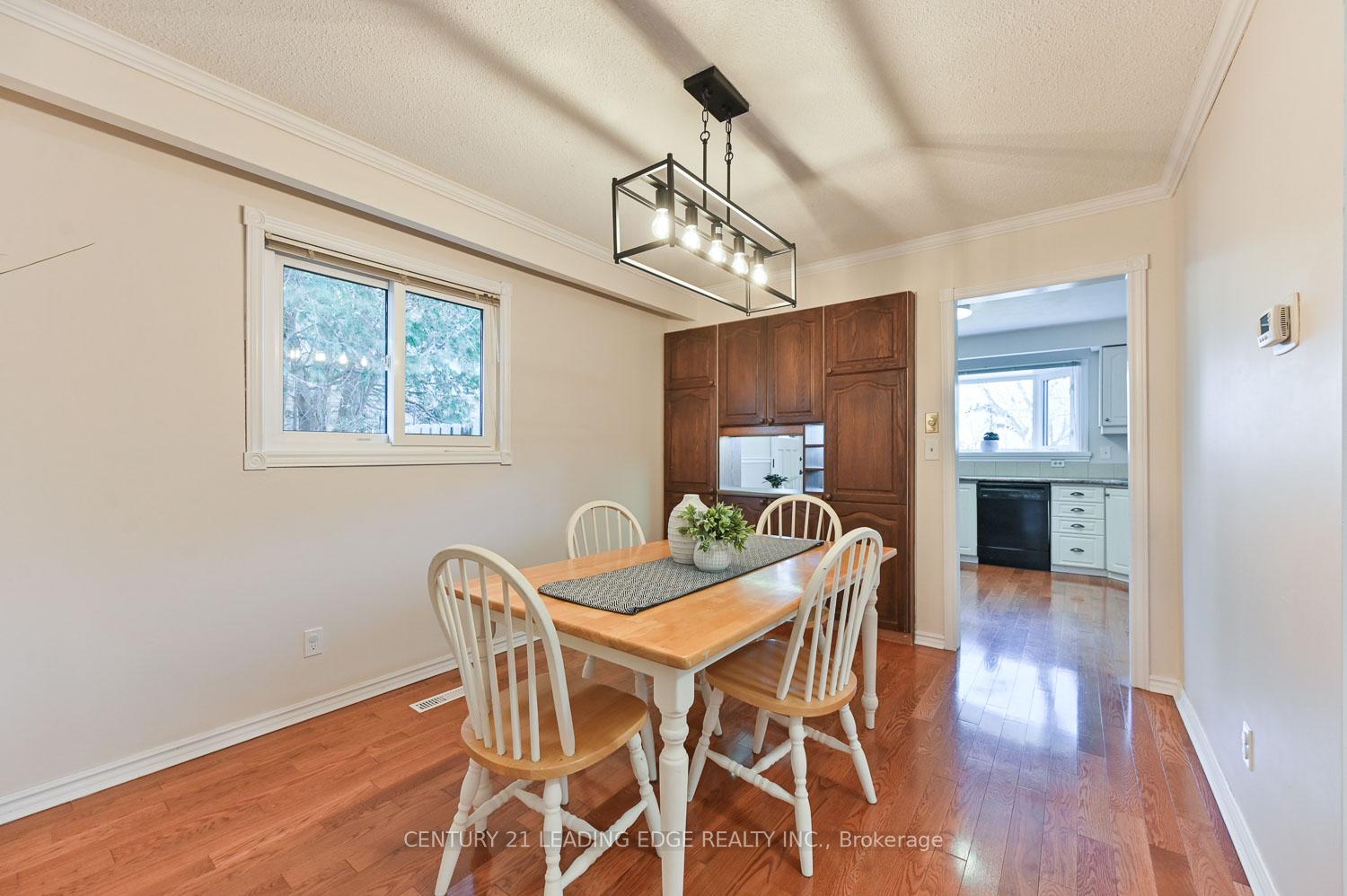 Photo 17 of 8 Sir Brandiles Place, Markham, Markham Village — HOMEH