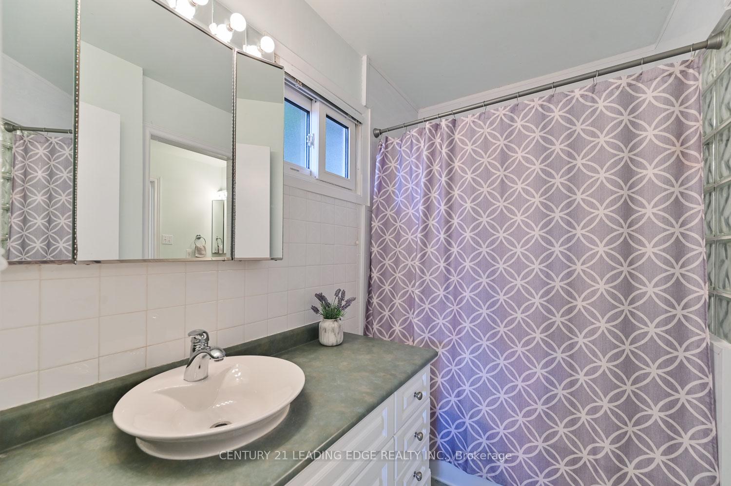Photo 21 of 8 Sir Brandiles Place, Markham, Markham Village — HOMEH