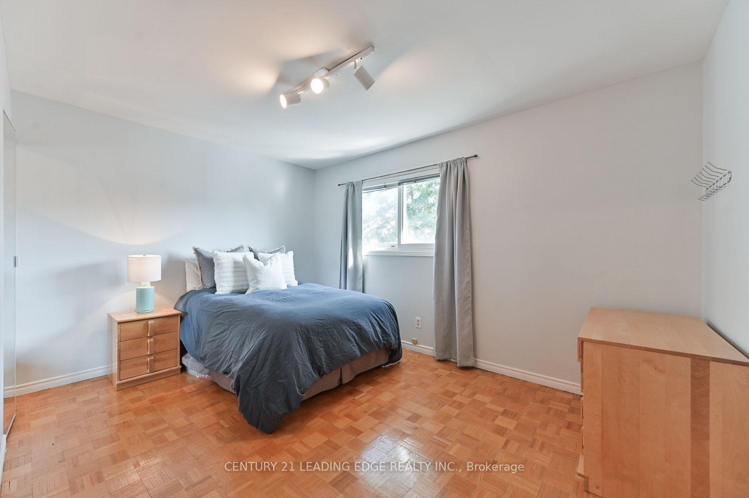 Photo 23 of 8 Sir Brandiles Place, Markham, Markham Village — HOMEH