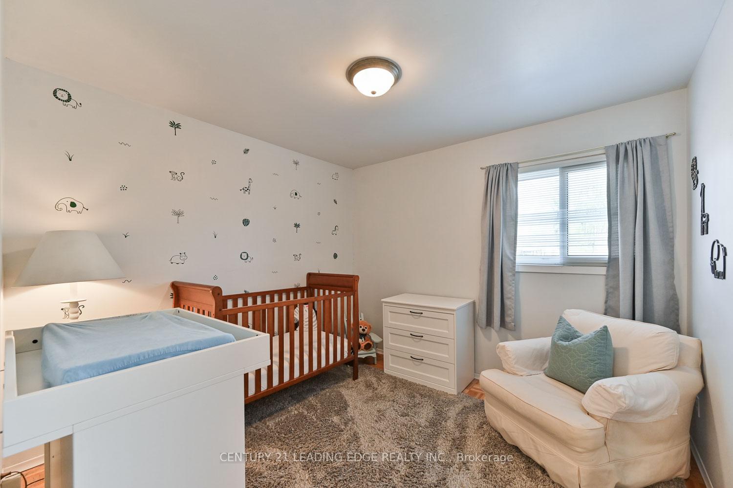 Photo 24 of 8 Sir Brandiles Place, Markham, Markham Village — HOMEH