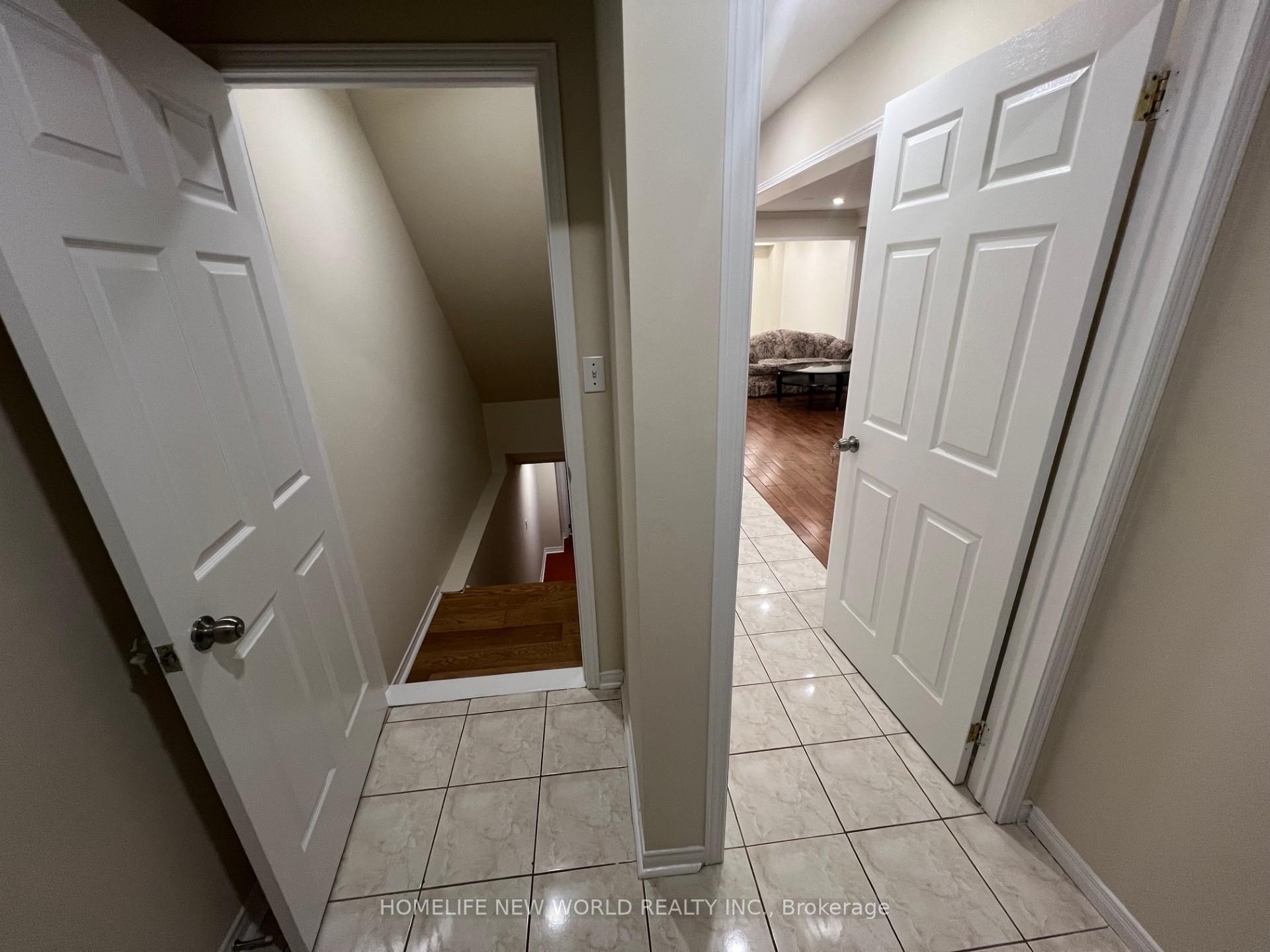 Photo 4 of 131 Ferncliffe Crescent, Markham, Cedarwood — HOMEH