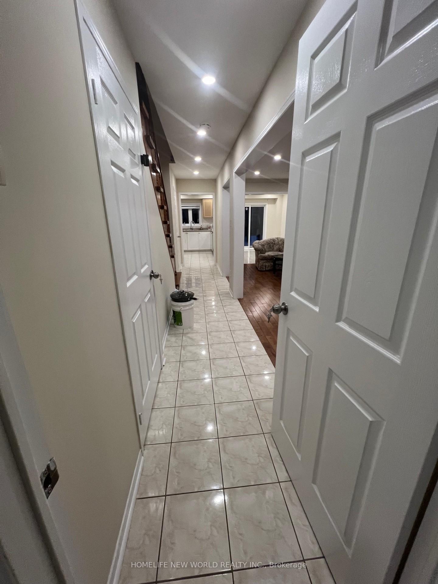 Photo 5 of 131 Ferncliffe Crescent, Markham, Cedarwood — HOMEH