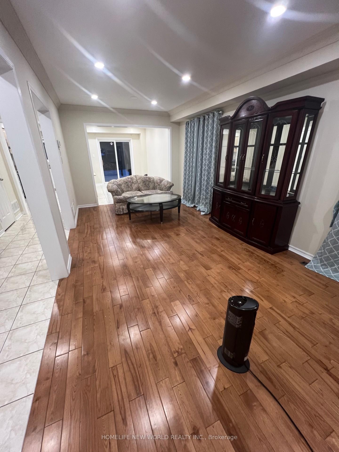 Photo 7 of 131 Ferncliffe Crescent, Markham, Cedarwood — HOMEH