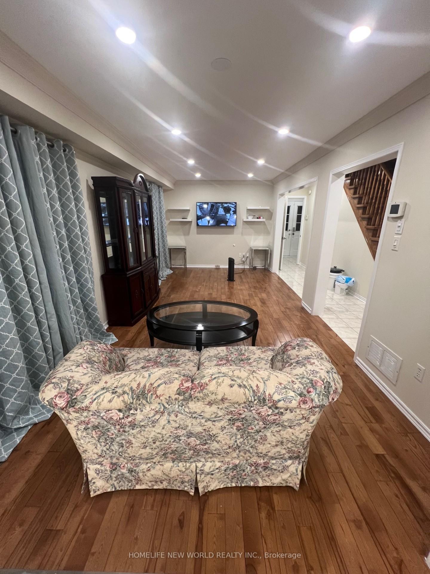 Photo 8 of 131 Ferncliffe Crescent, Markham, Cedarwood — HOMEH