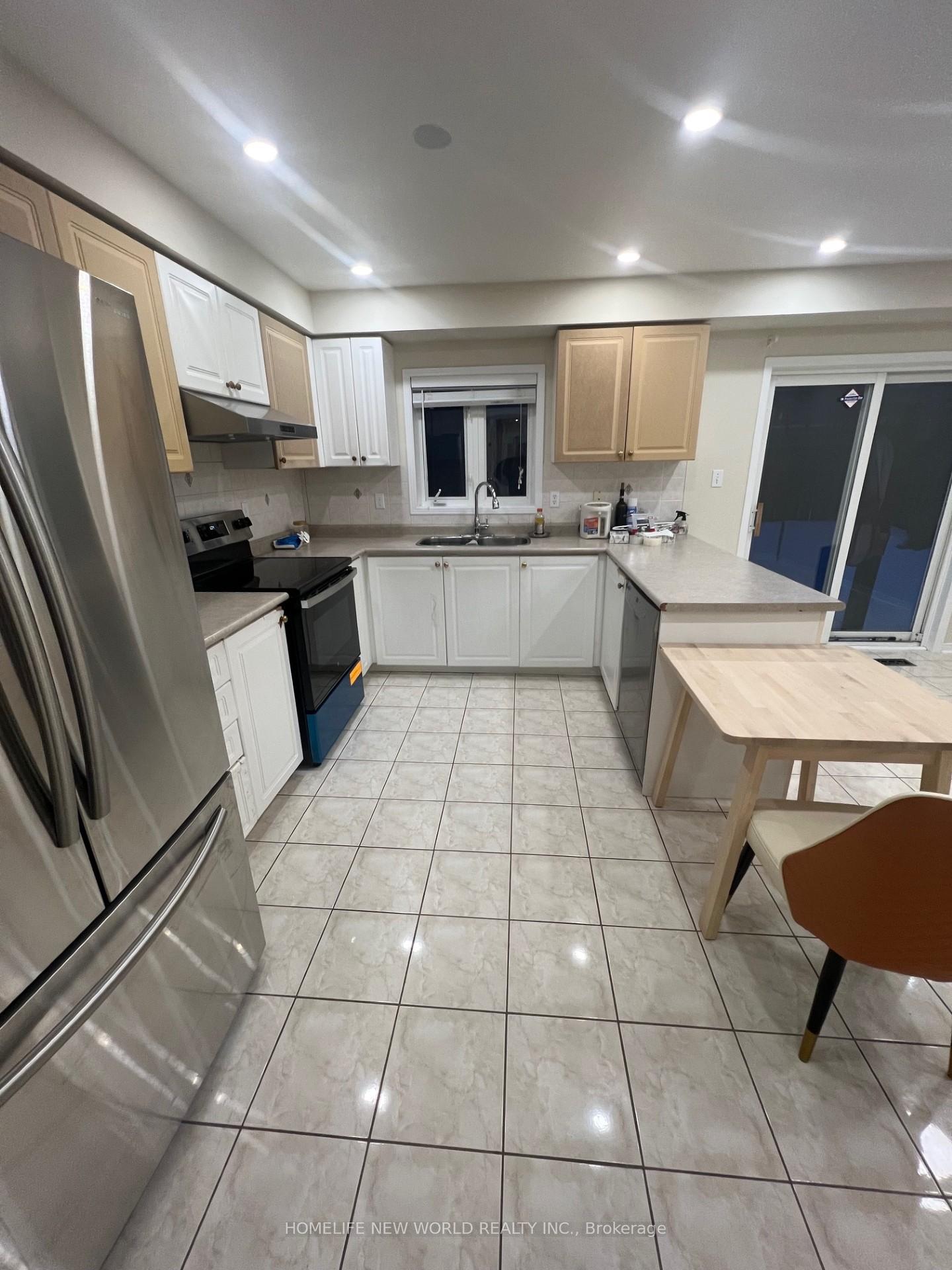 Photo 10 of 131 Ferncliffe Crescent, Markham, Cedarwood — HOMEH