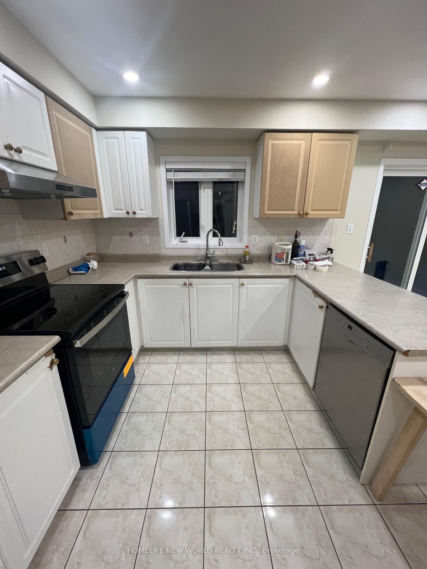 Photo 11 of 131 Ferncliffe Crescent, Markham, Cedarwood — HOMEH