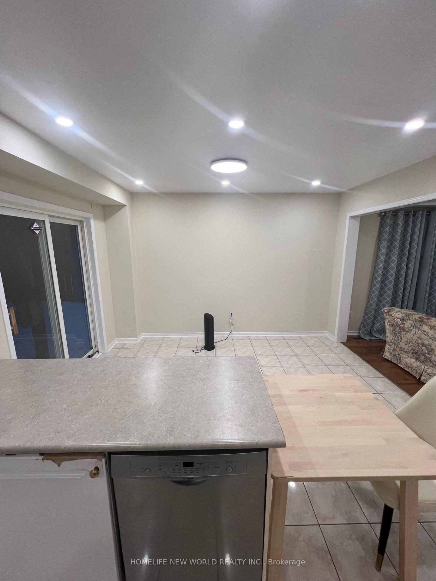 Photo 14 of 131 Ferncliffe Crescent, Markham, Cedarwood — HOMEH