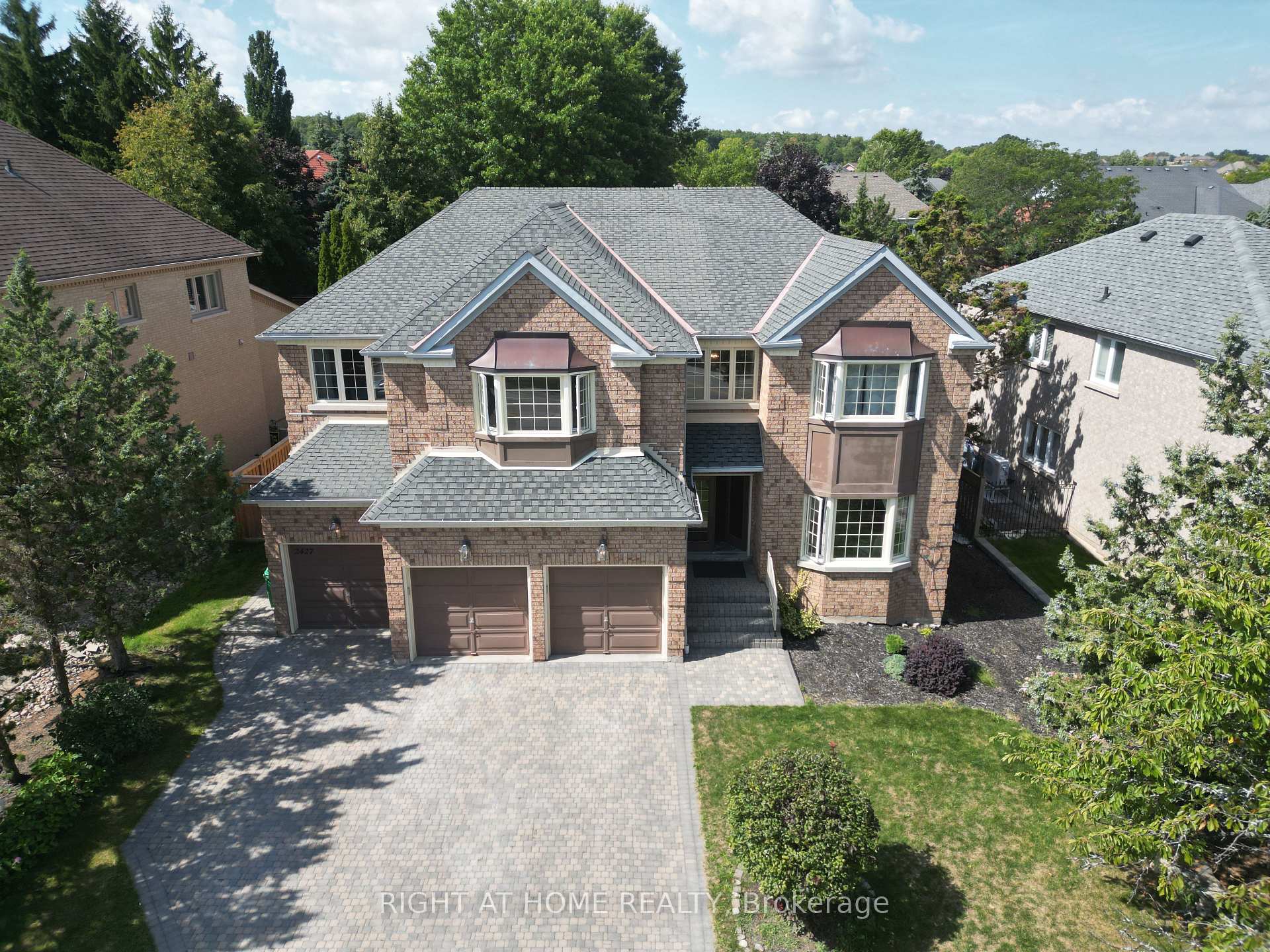 Front of 2427 Erin Centre Boulevard