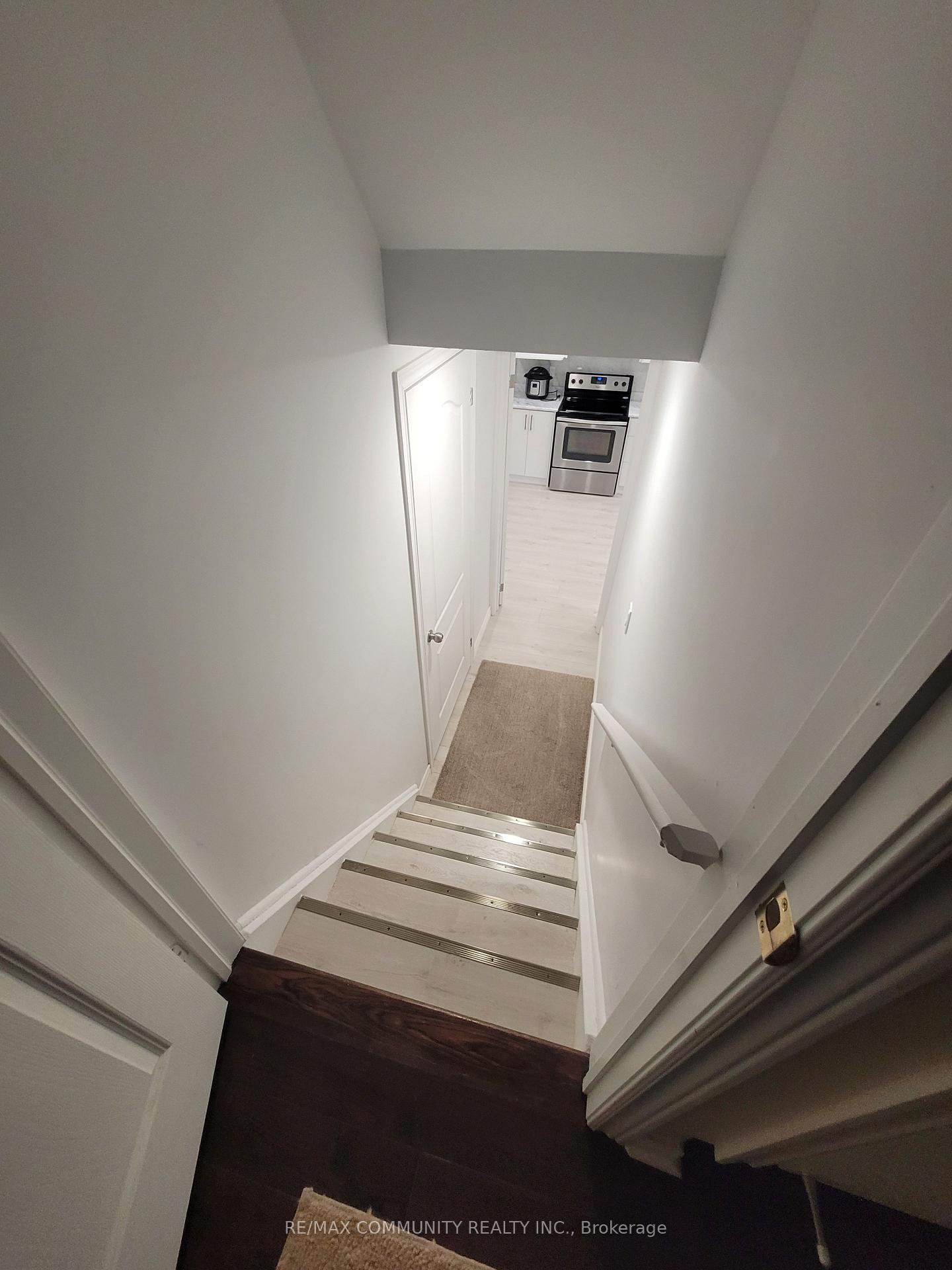 Photo 3 of 559 Highglen Avenue, Markham, Middlefield — HOMEH
