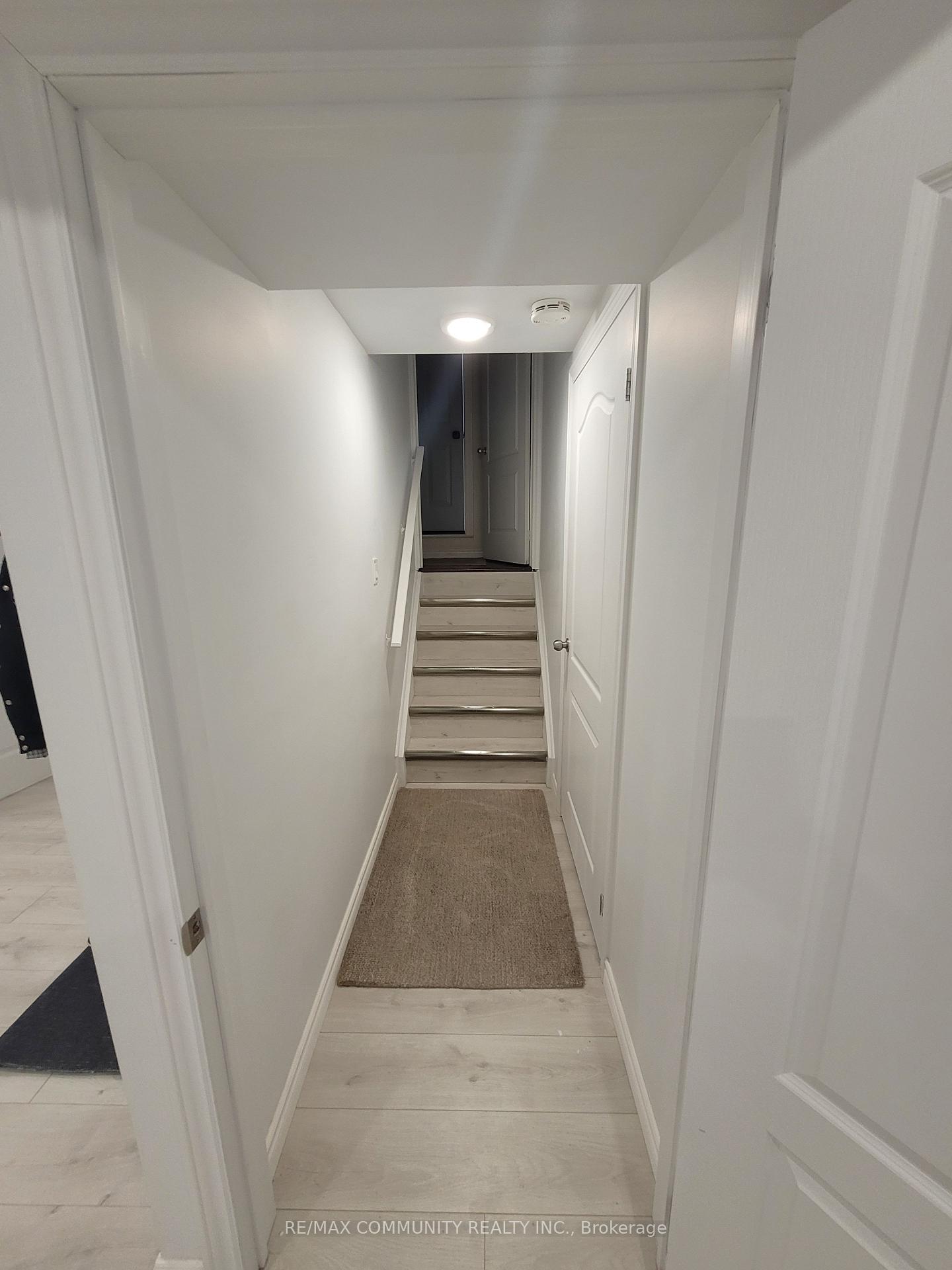 Photo 4 of 559 Highglen Avenue, Markham, Middlefield — HOMEH