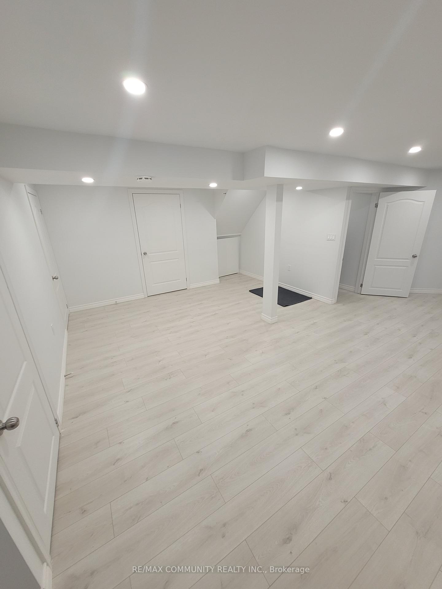 Photo 5 of 559 Highglen Avenue, Markham, Middlefield — HOMEH