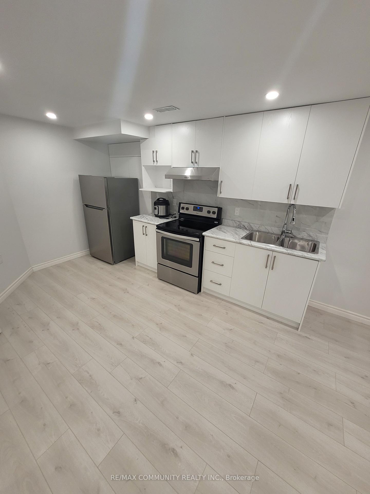 Photo 6 of 559 Highglen Avenue, Markham, Middlefield — HOMEH