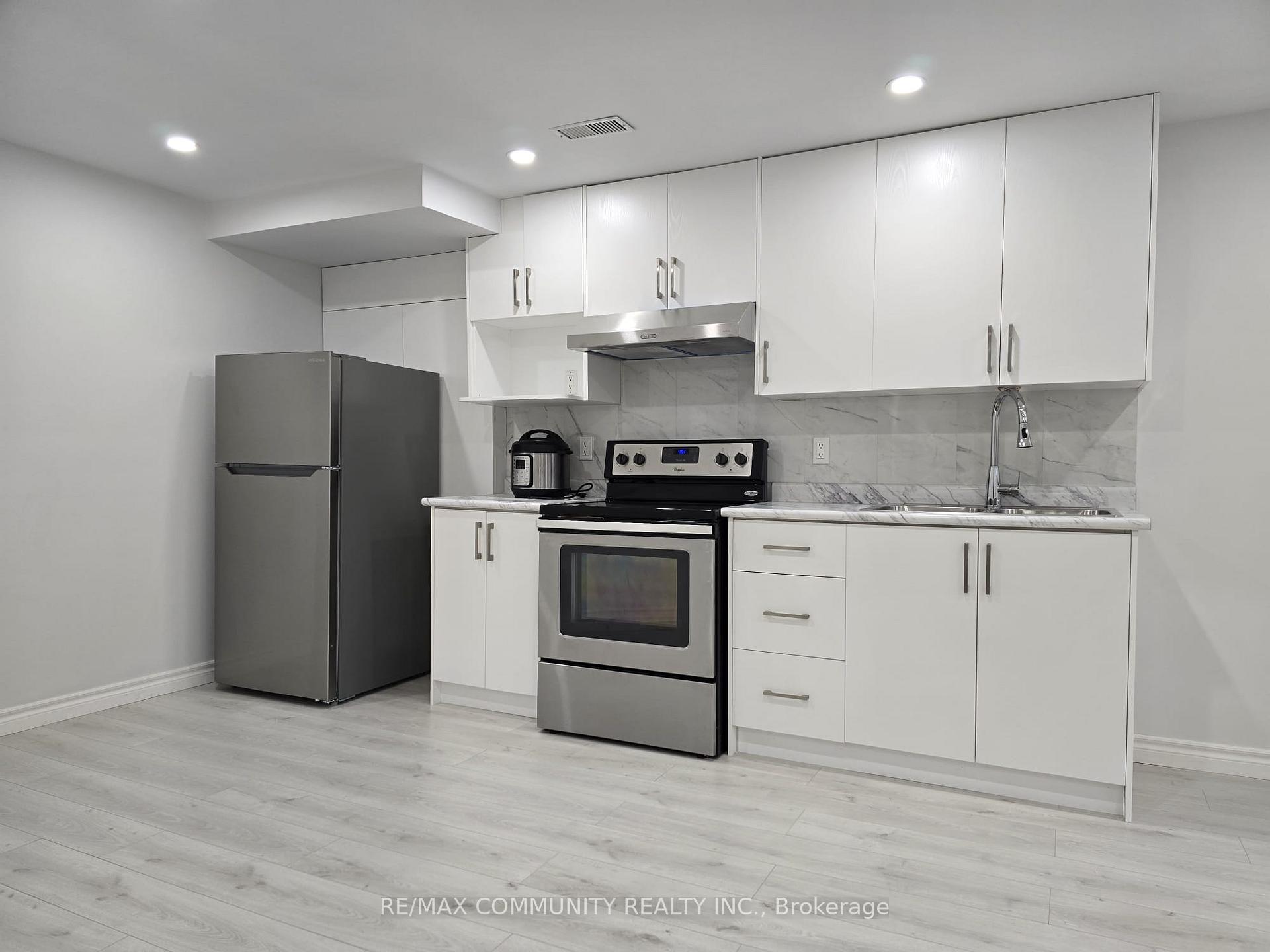Photo 7 of 559 Highglen Avenue, Markham, Middlefield — HOMEH