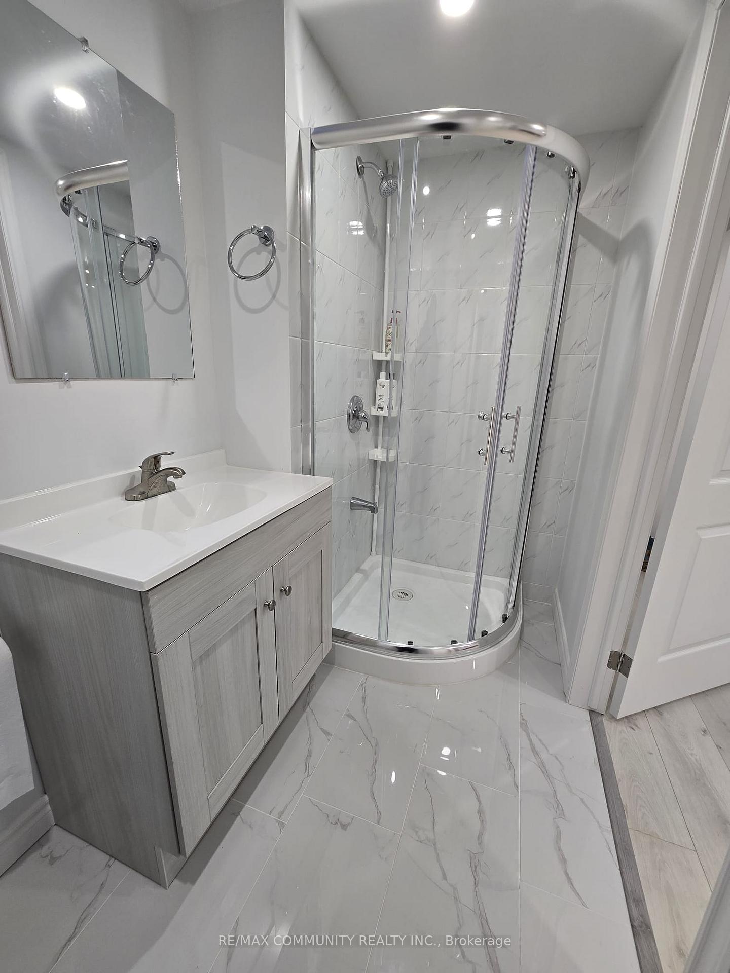 Photo 8 of 559 Highglen Avenue, Markham, Middlefield — HOMEH