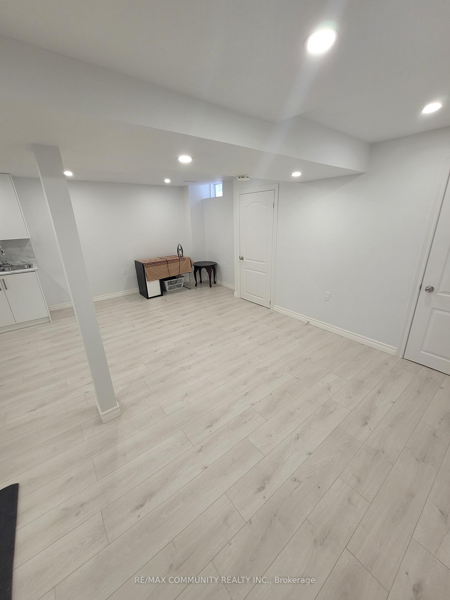 Photo 9 of 559 Highglen Avenue, Markham, Middlefield — HOMEH