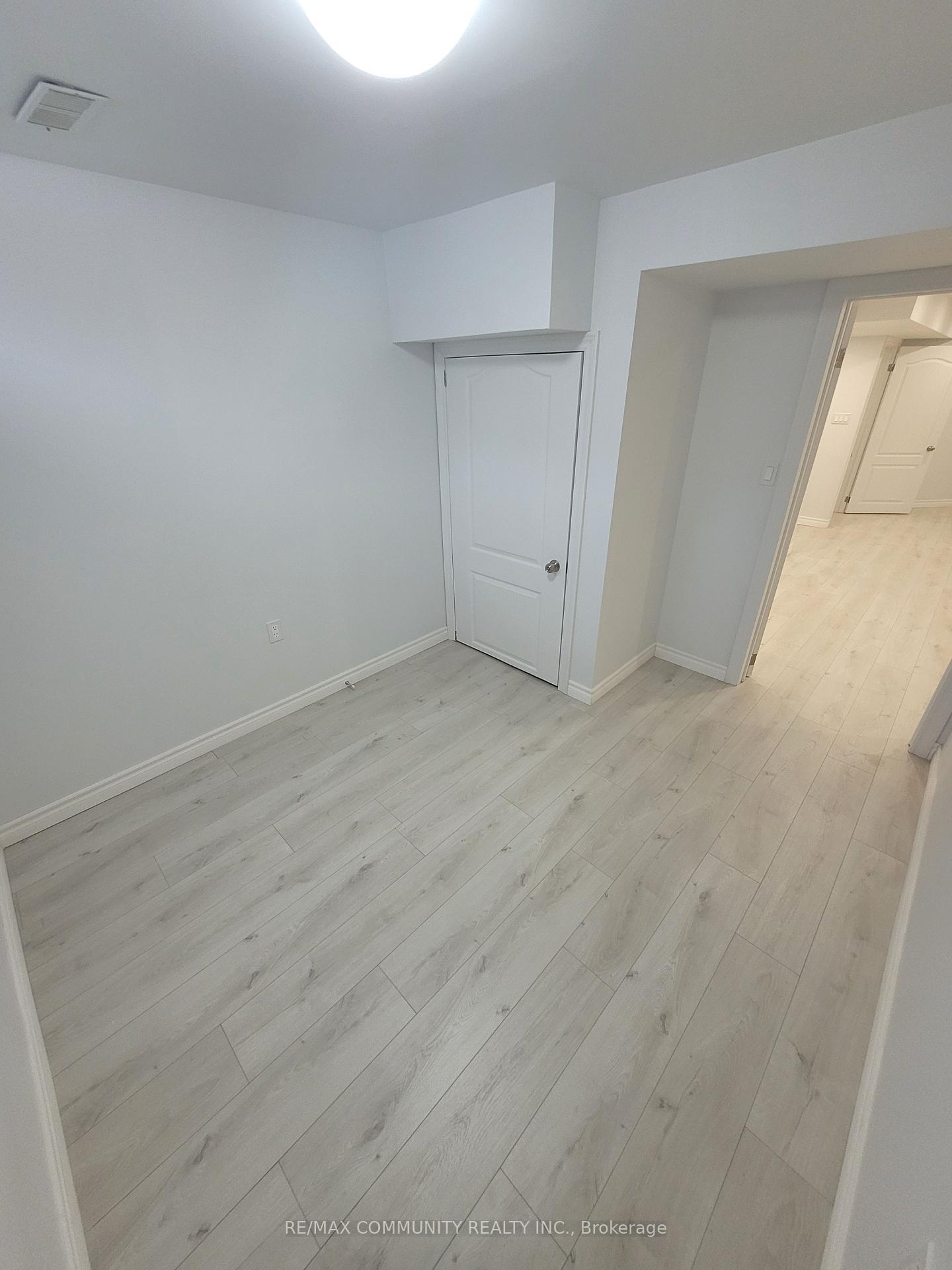 Photo 11 of 559 Highglen Avenue, Markham, Middlefield — HOMEH