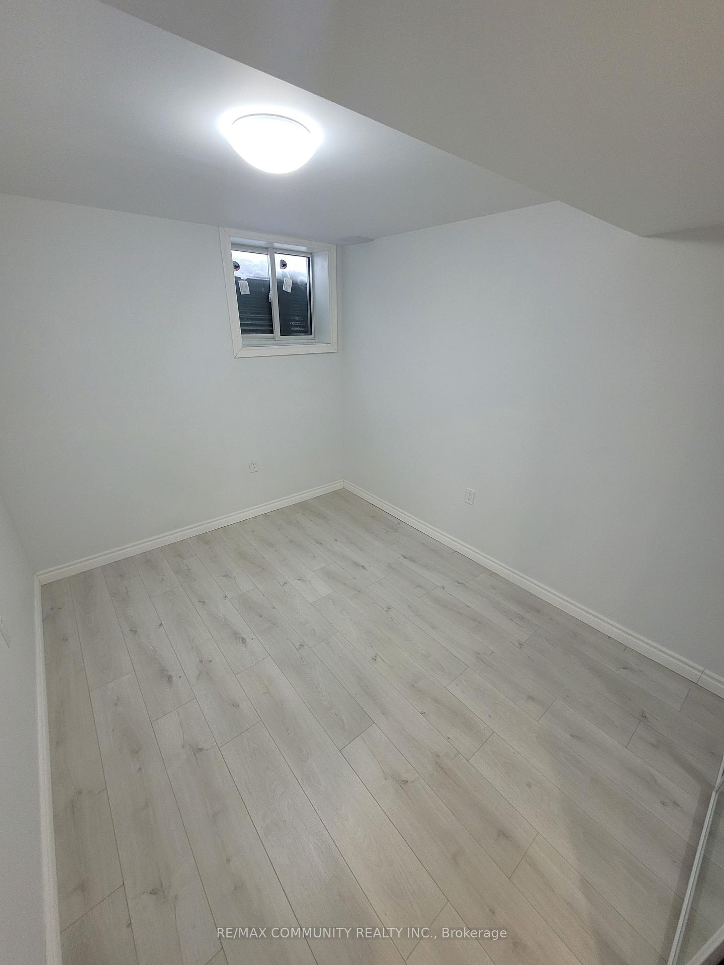 Photo 12 of 559 Highglen Avenue, Markham, Middlefield — HOMEH