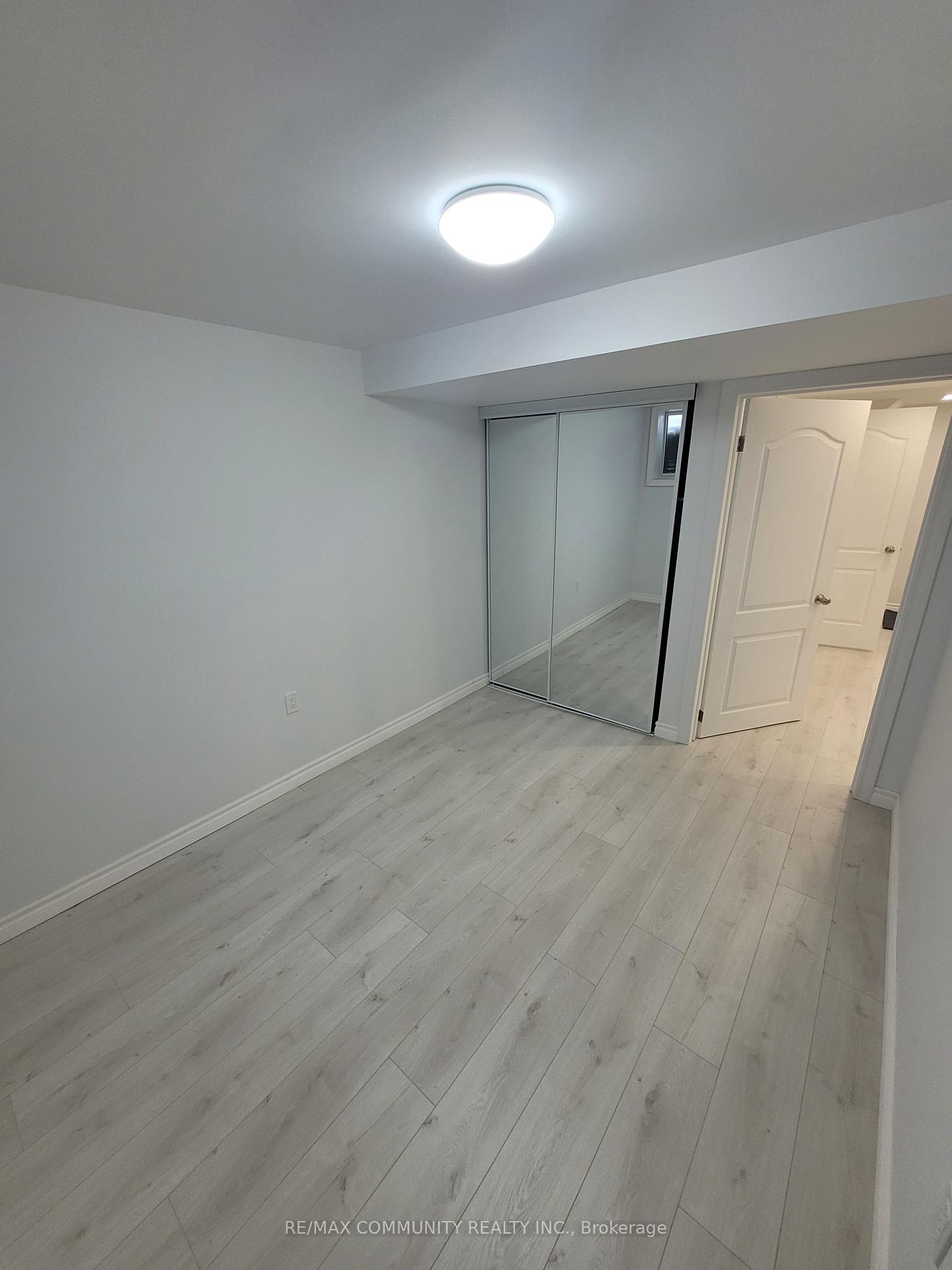 Photo 13 of 559 Highglen Avenue, Markham, Middlefield — HOMEH