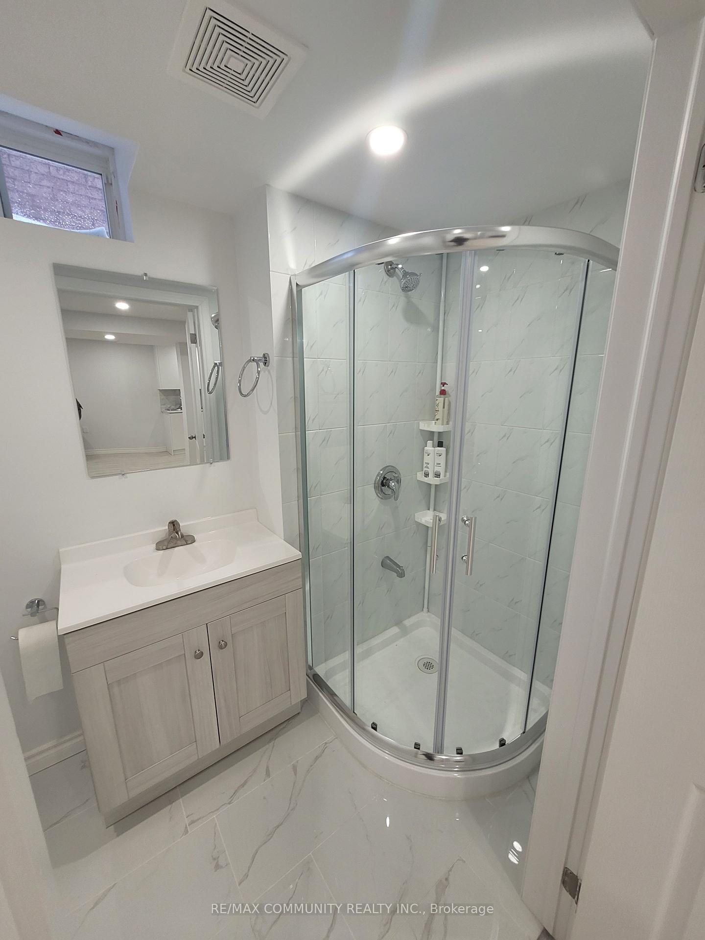 Photo 14 of 559 Highglen Avenue, Markham, Middlefield — HOMEH
