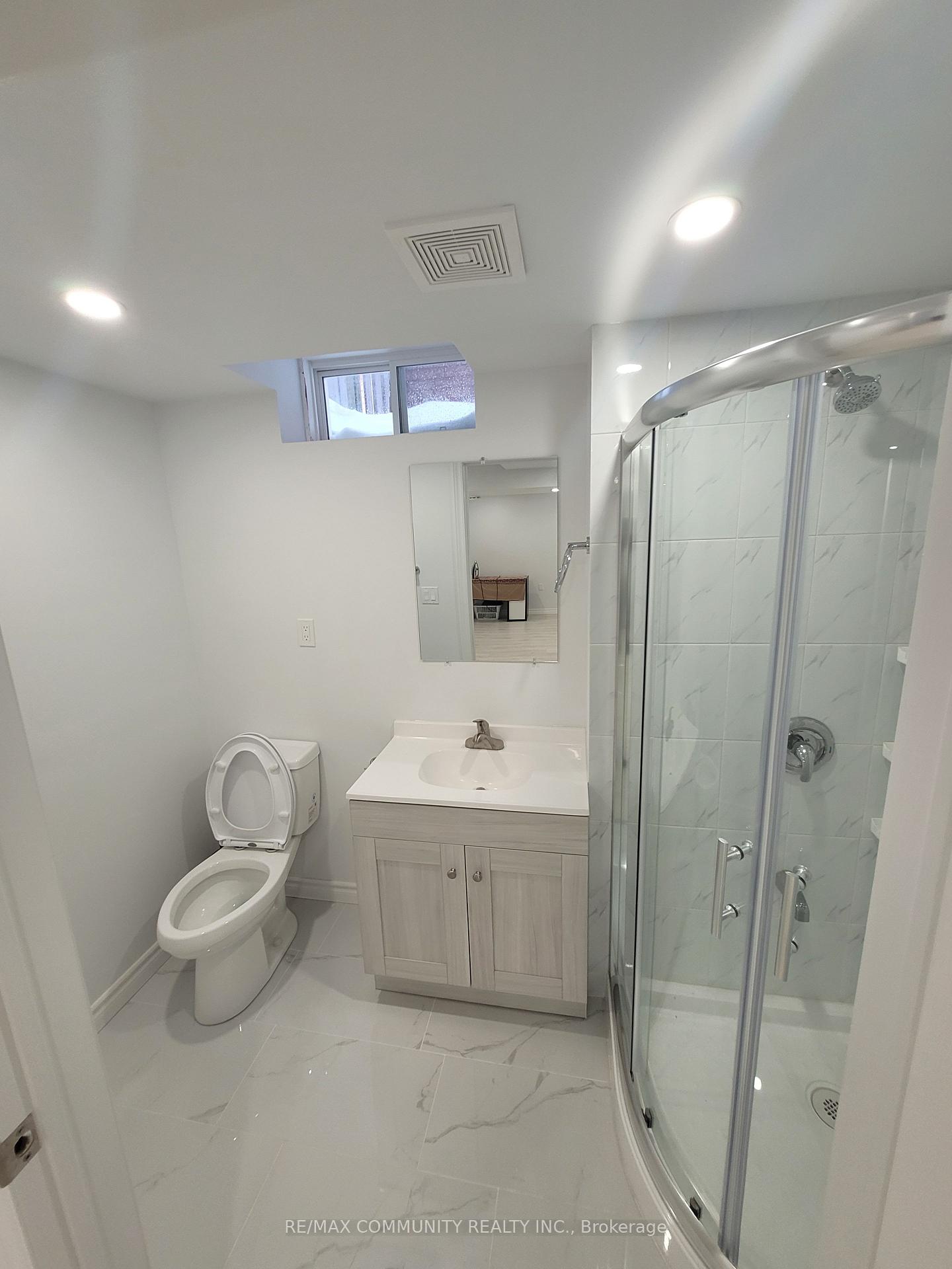 Photo 15 of 559 Highglen Avenue, Markham, Middlefield — HOMEH