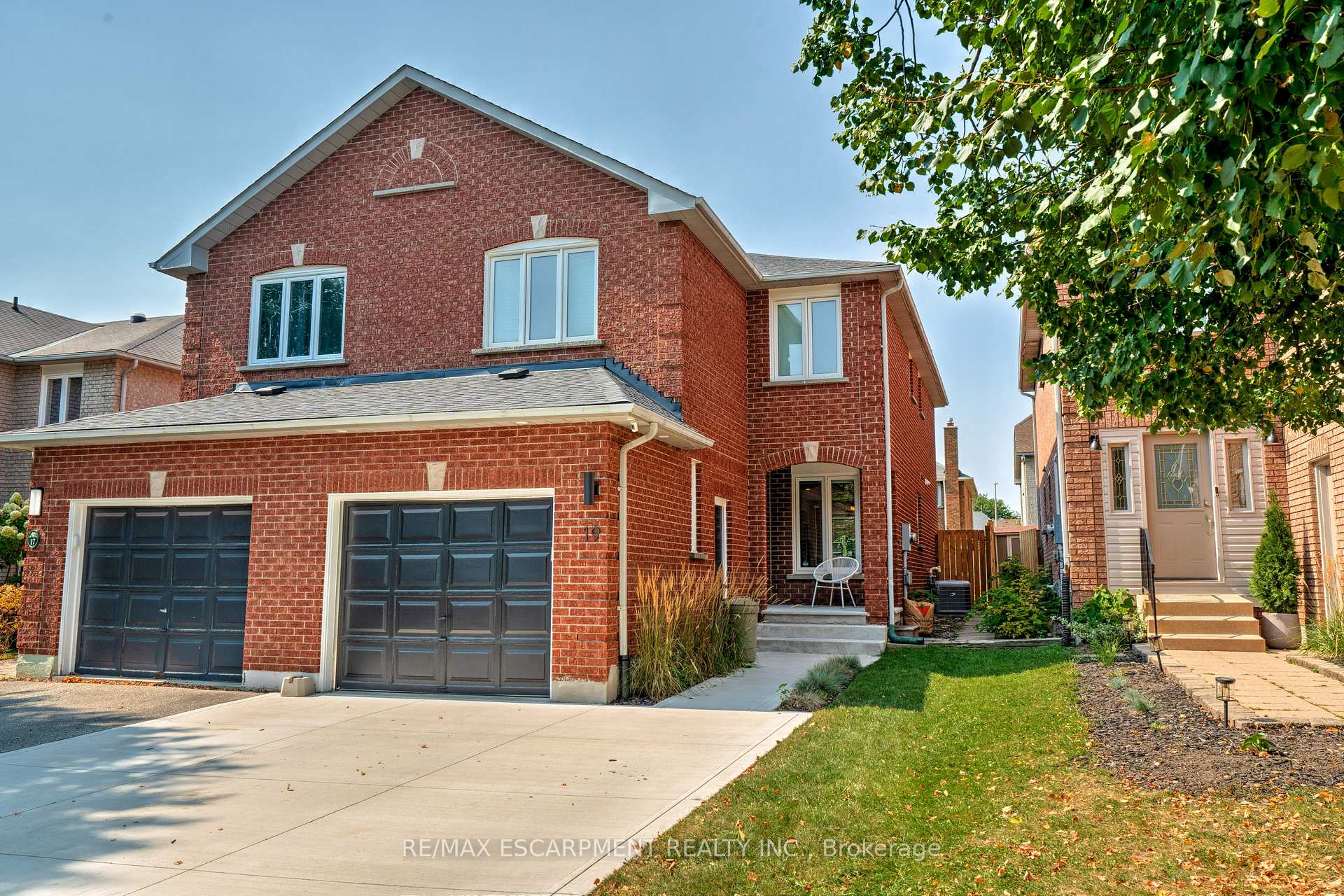 Photo 1 of 19 Wakefield Lane, Hamilton, Waterdown — HOMEH