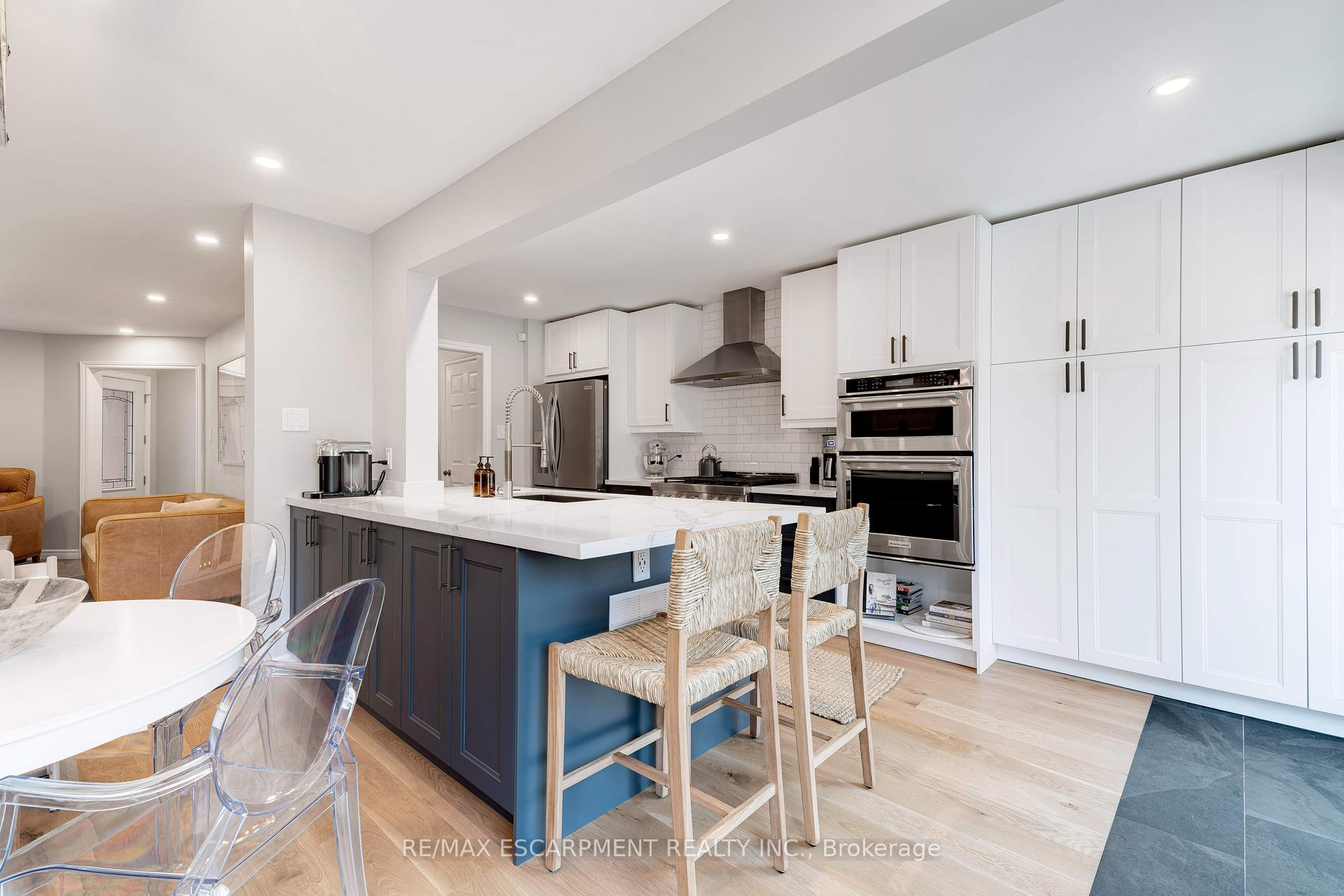 Photo 12 of 19 Wakefield Lane, Hamilton, Waterdown — HOMEH