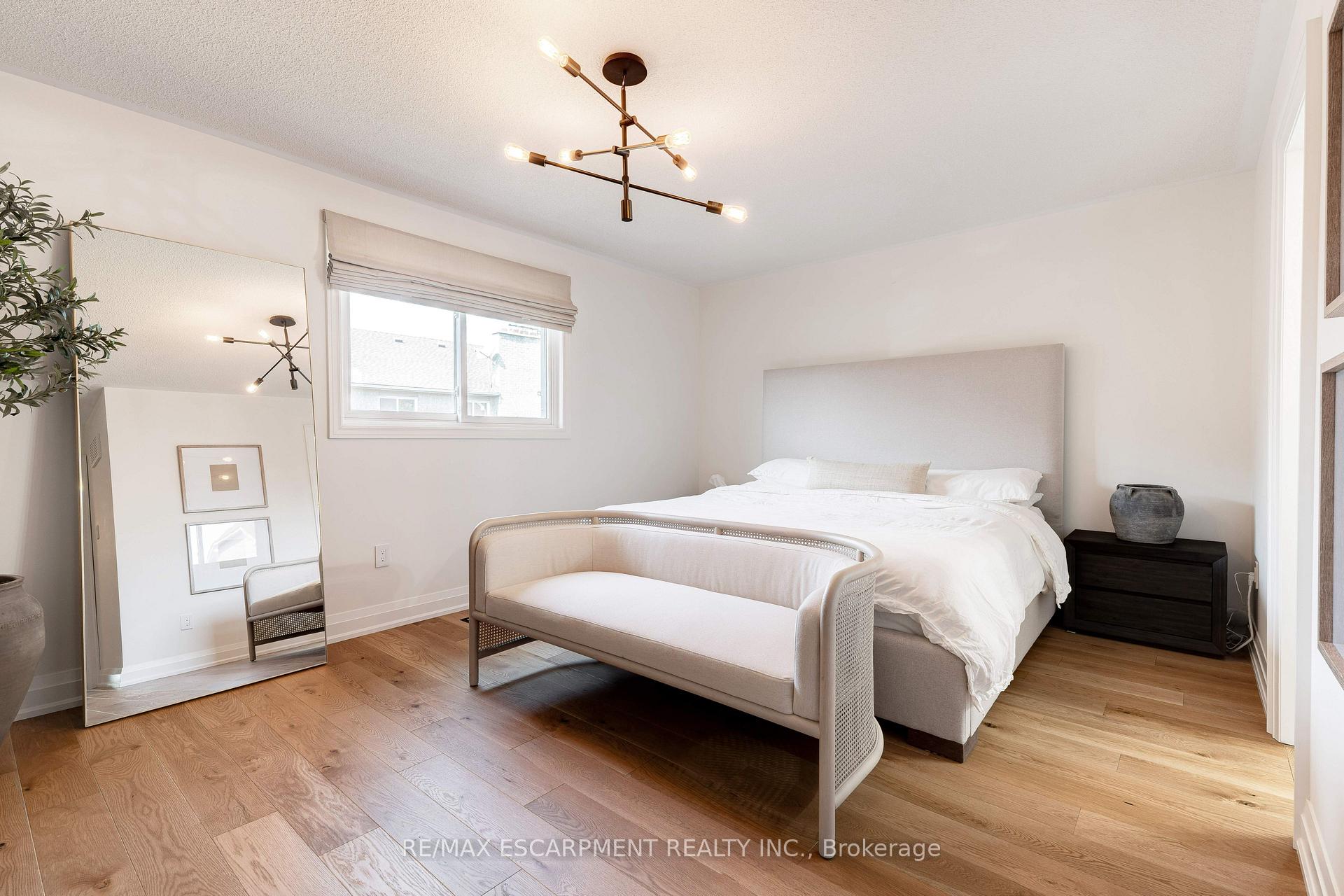 Photo 17 of 19 Wakefield Lane, Hamilton, Waterdown — HOMEH