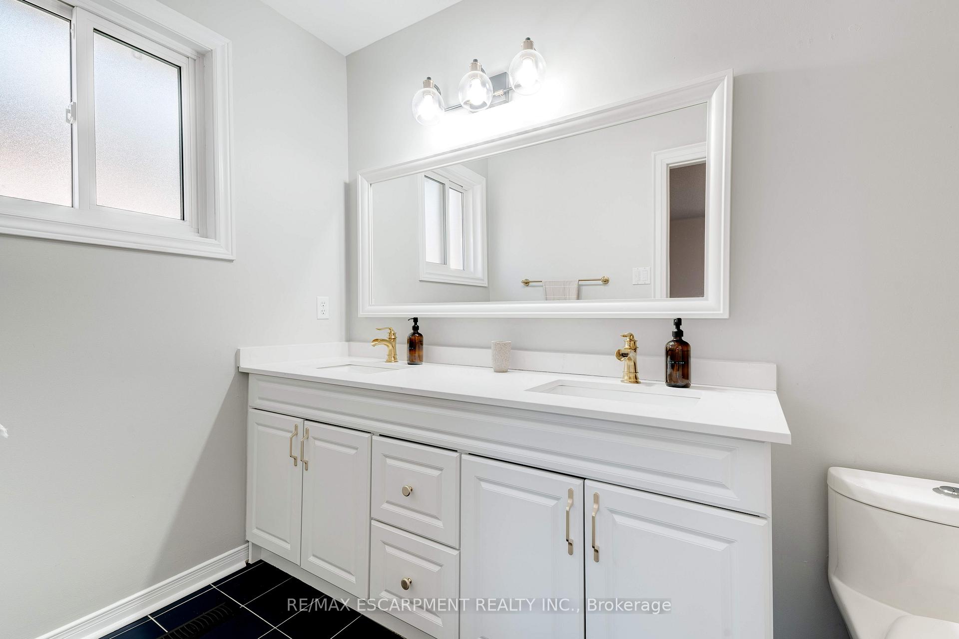 Photo 20 of 19 Wakefield Lane, Hamilton, Waterdown — HOMEH