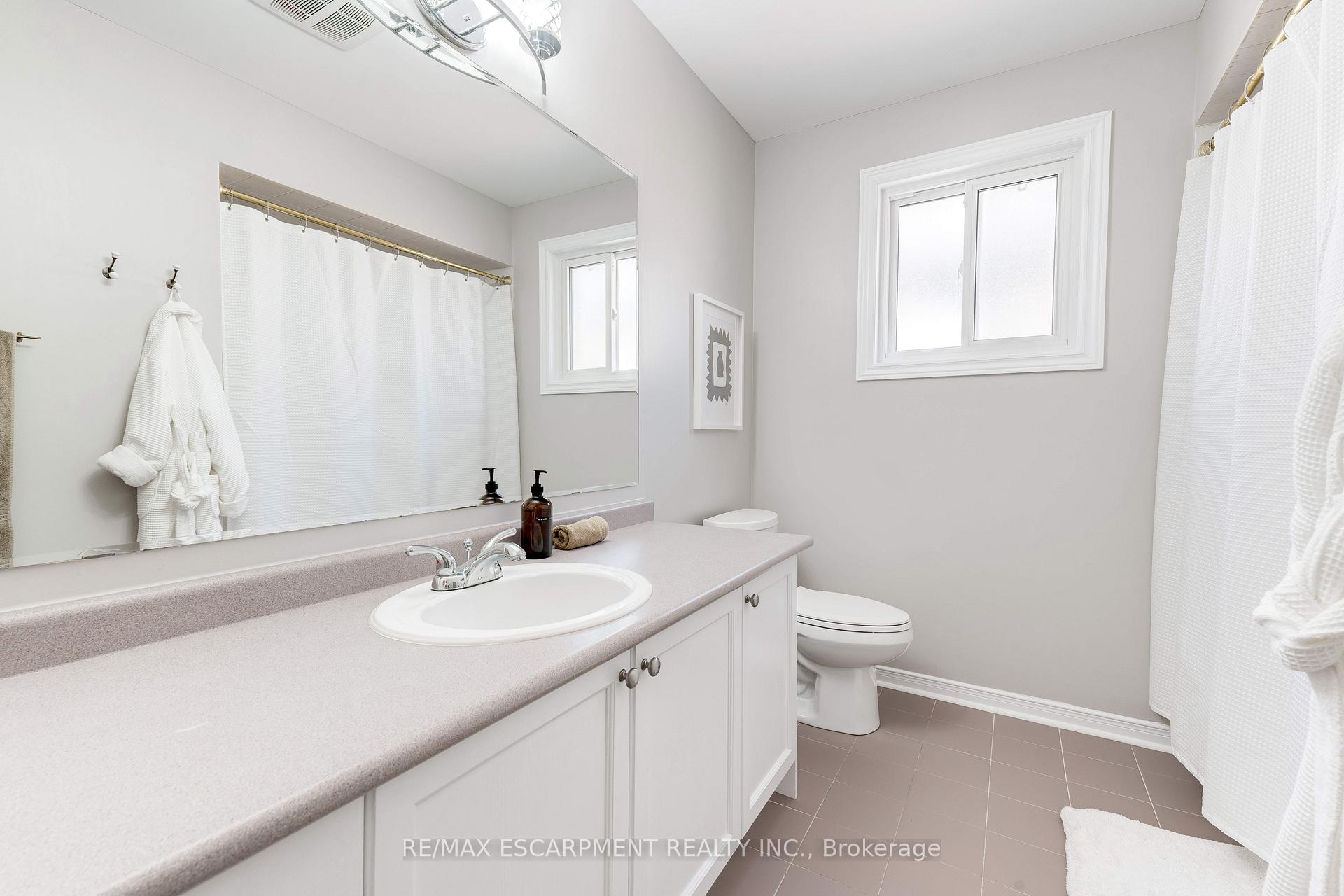 Photo 26 of 19 Wakefield Lane, Hamilton, Waterdown — HOMEH