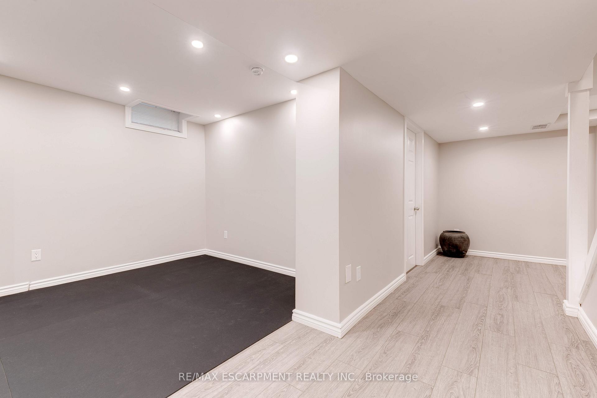 Photo 30 of 19 Wakefield Lane, Hamilton, Waterdown — HOMEH