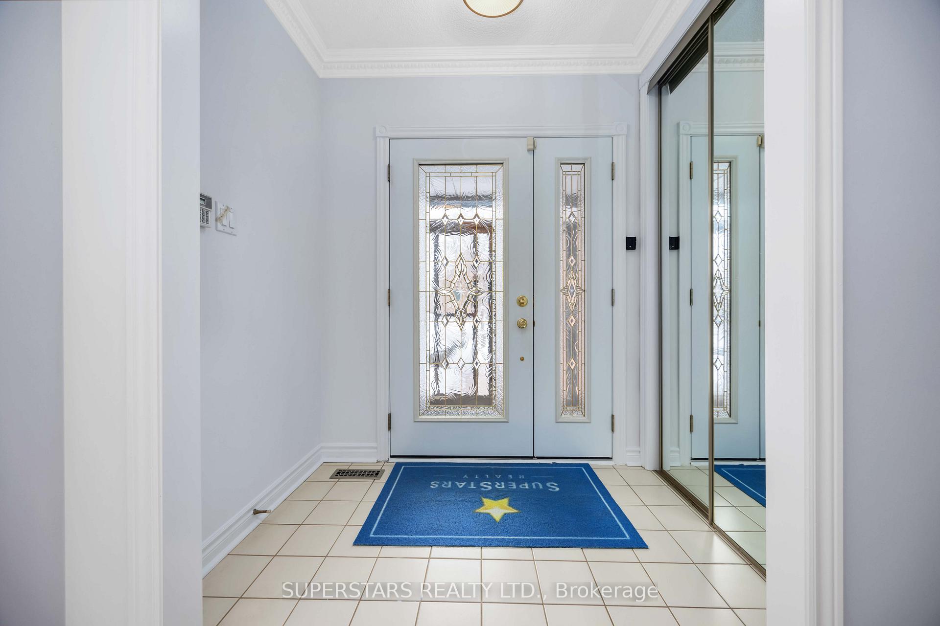 Photo 3 of 50 Vasselle Crescent, Markham, Unionville — HOMEH