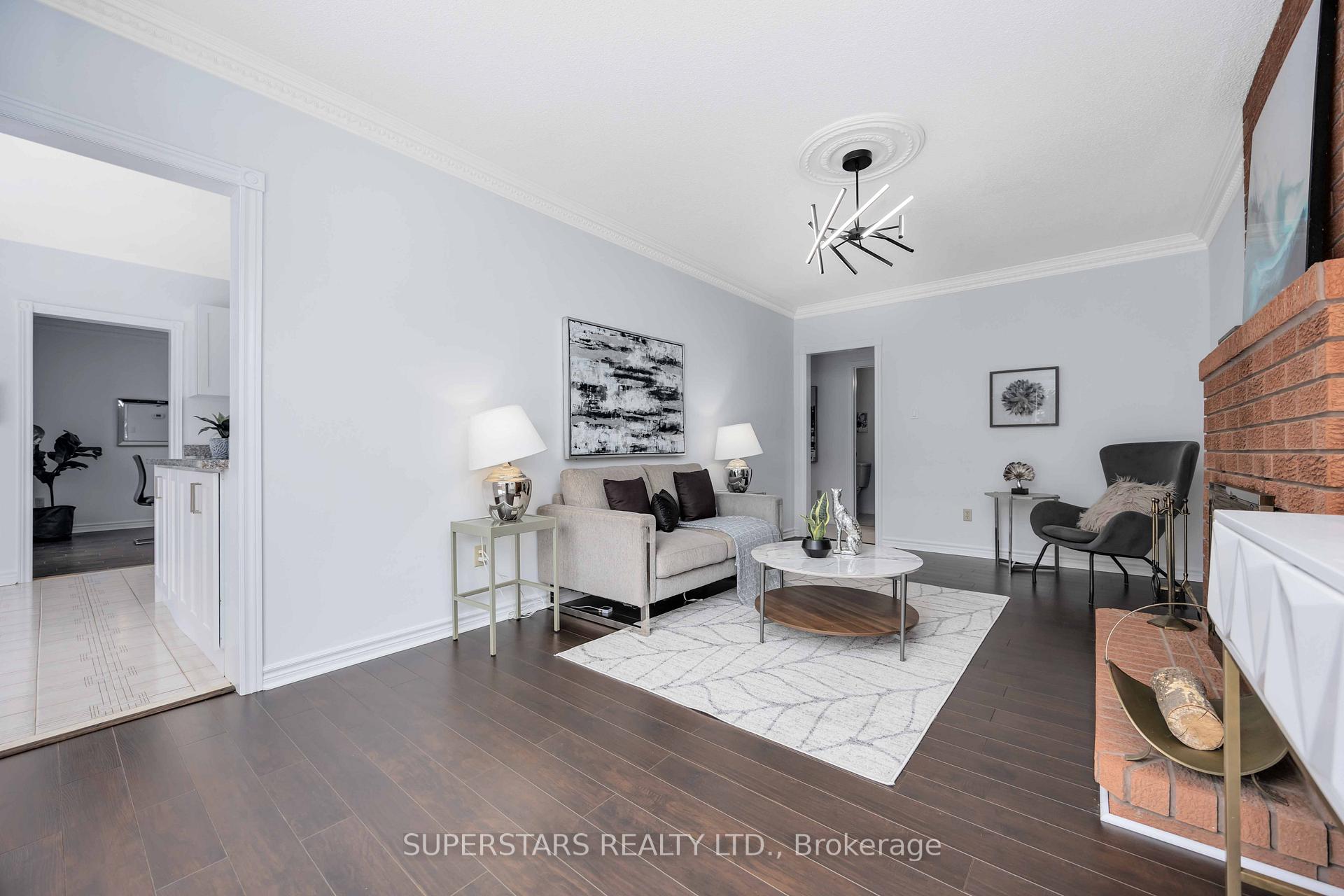 Photo 4 of 50 Vasselle Crescent, Markham, Unionville — HOMEH