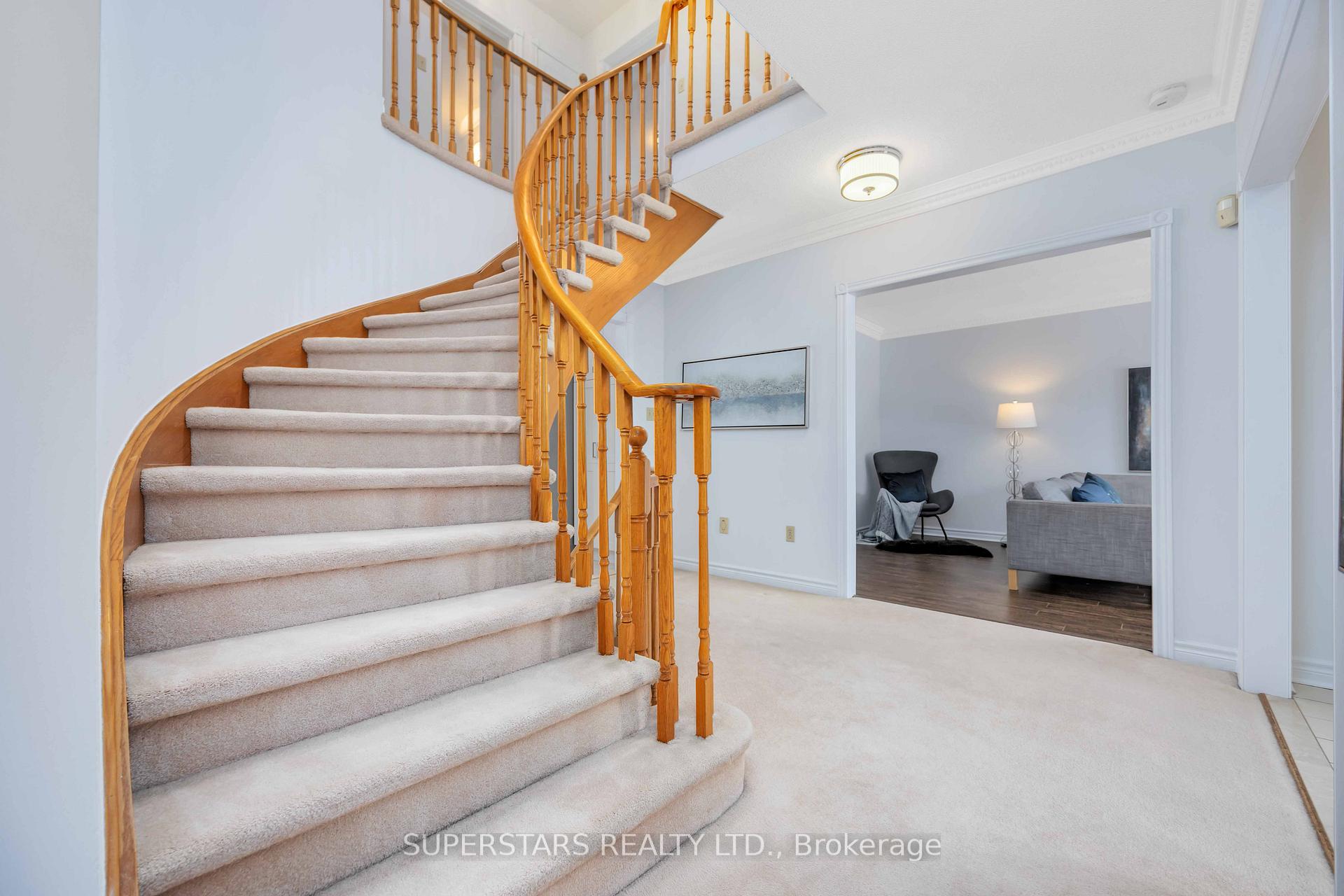 Photo 8 of 50 Vasselle Crescent, Markham, Unionville — HOMEH