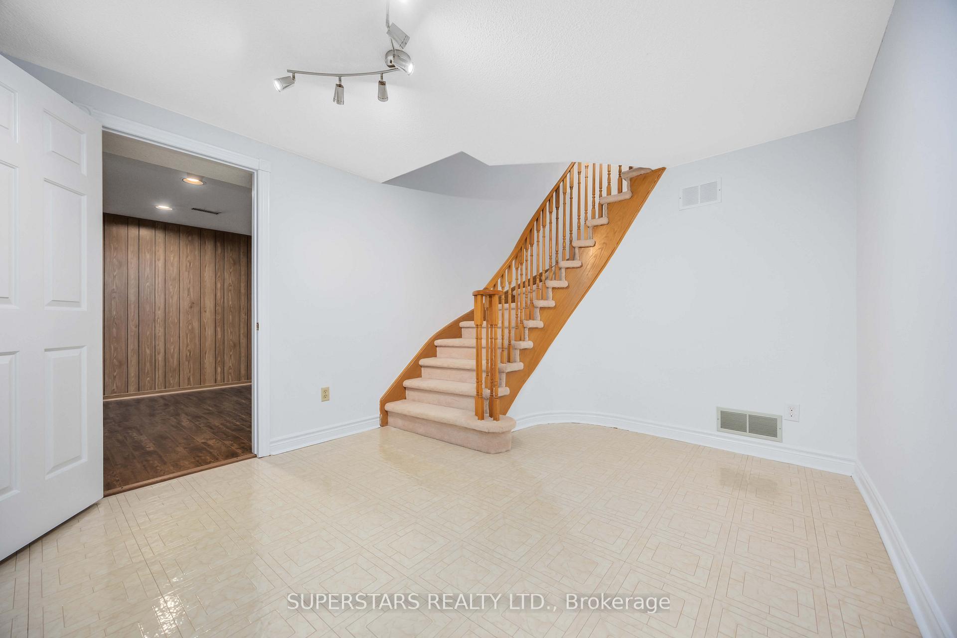 Photo 39 of 50 Vasselle Crescent, Markham, Unionville — HOMEH
